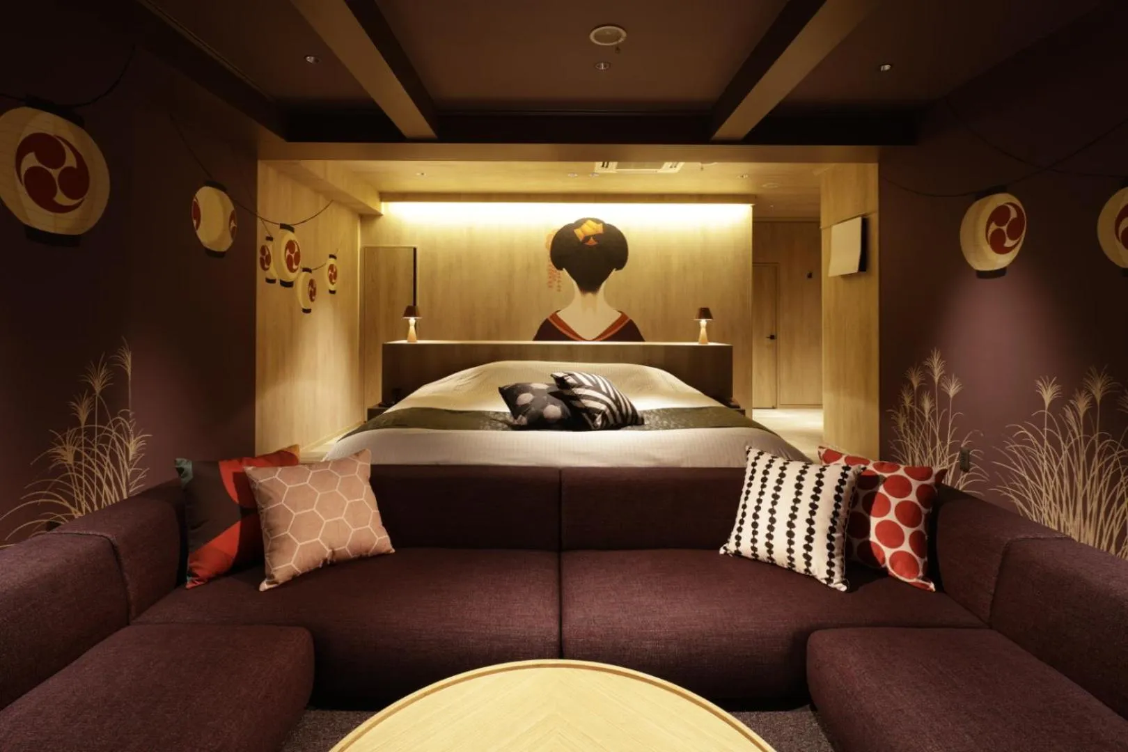 Living room, Bed in Yatomi Hotel Nuqu Natural Hot Spring