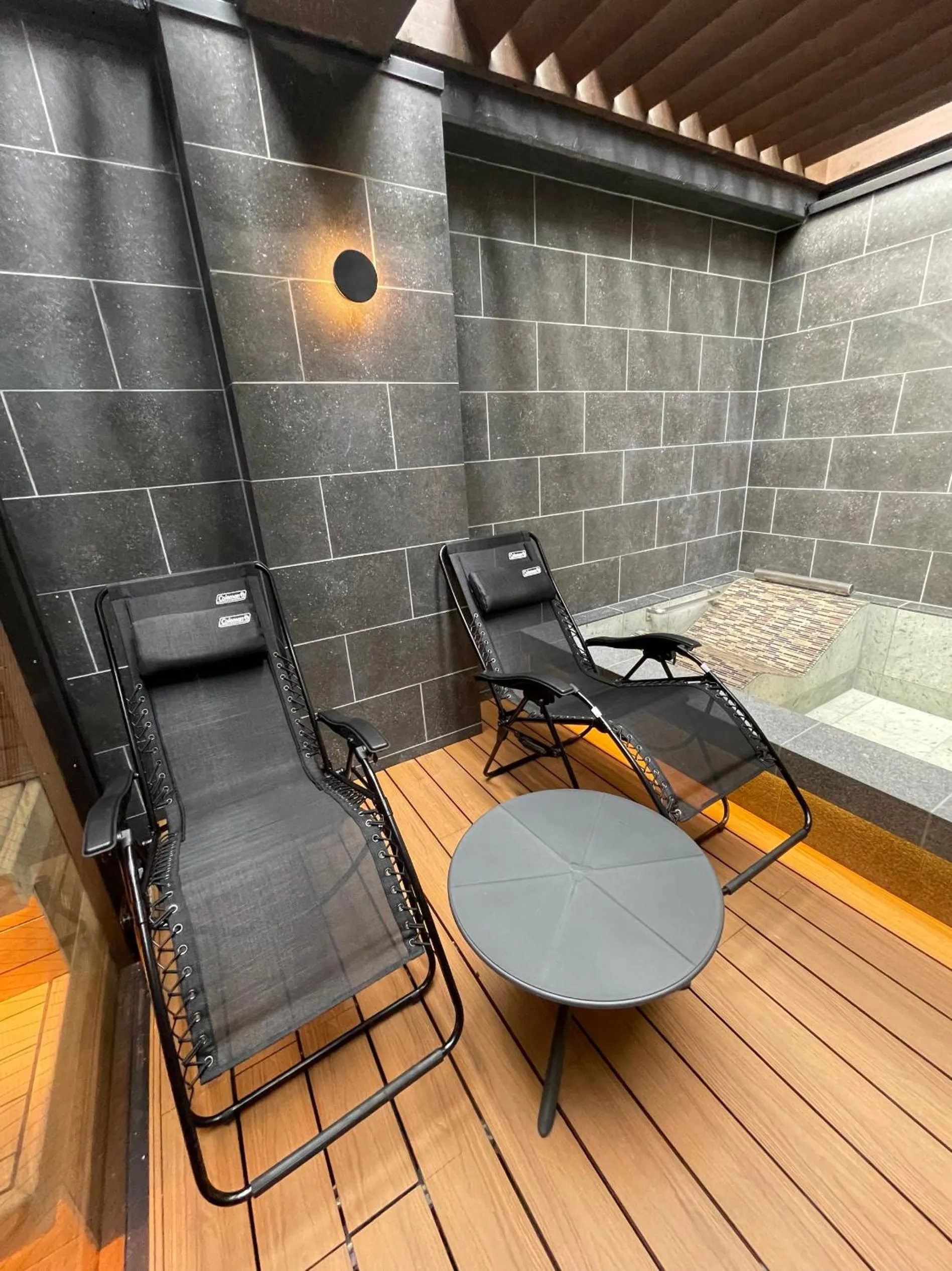 sunbed in Yatomi Hotel Nuqu Natural Hot Spring