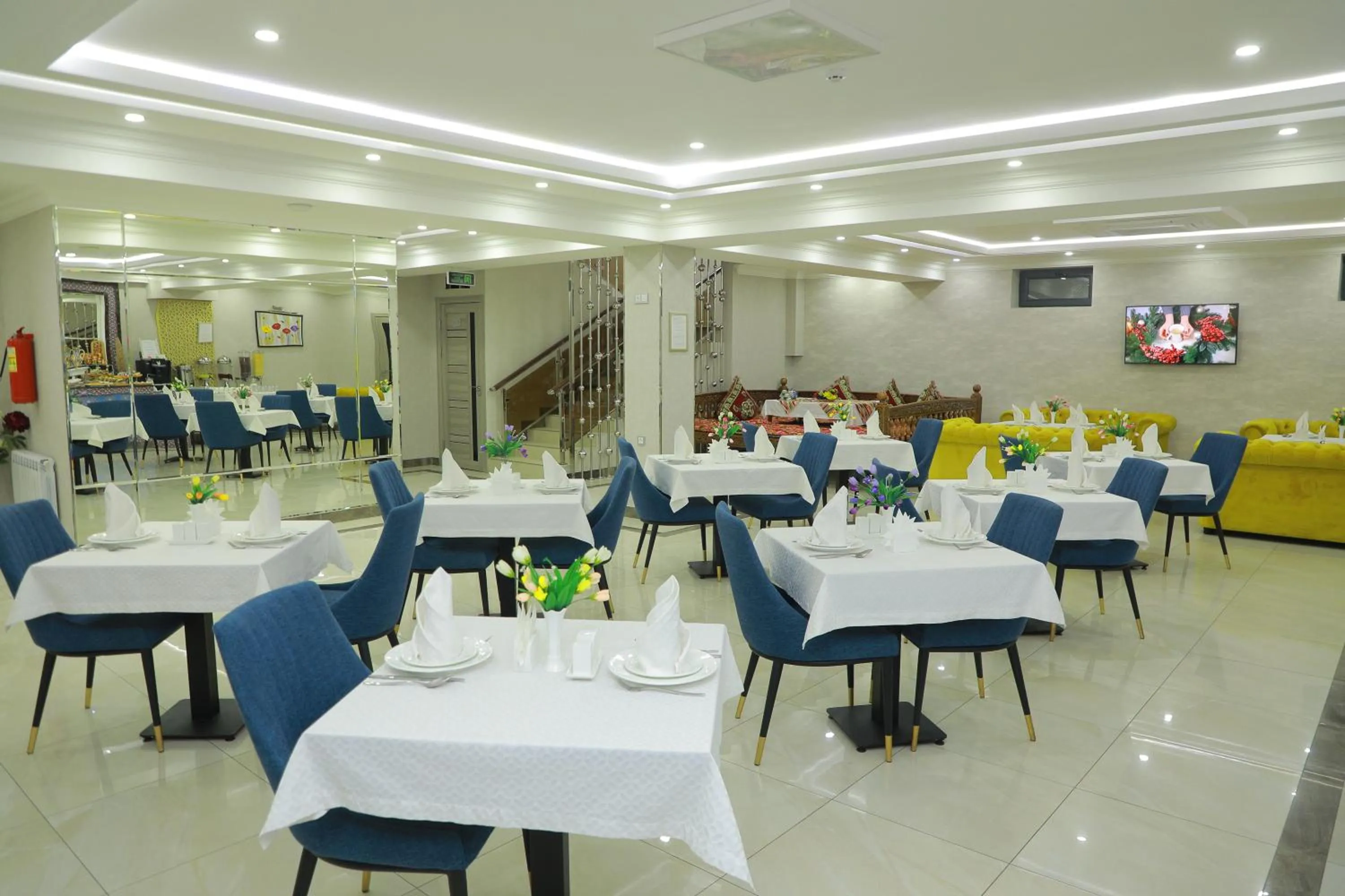 Restaurant/places to eat in Human Hotel