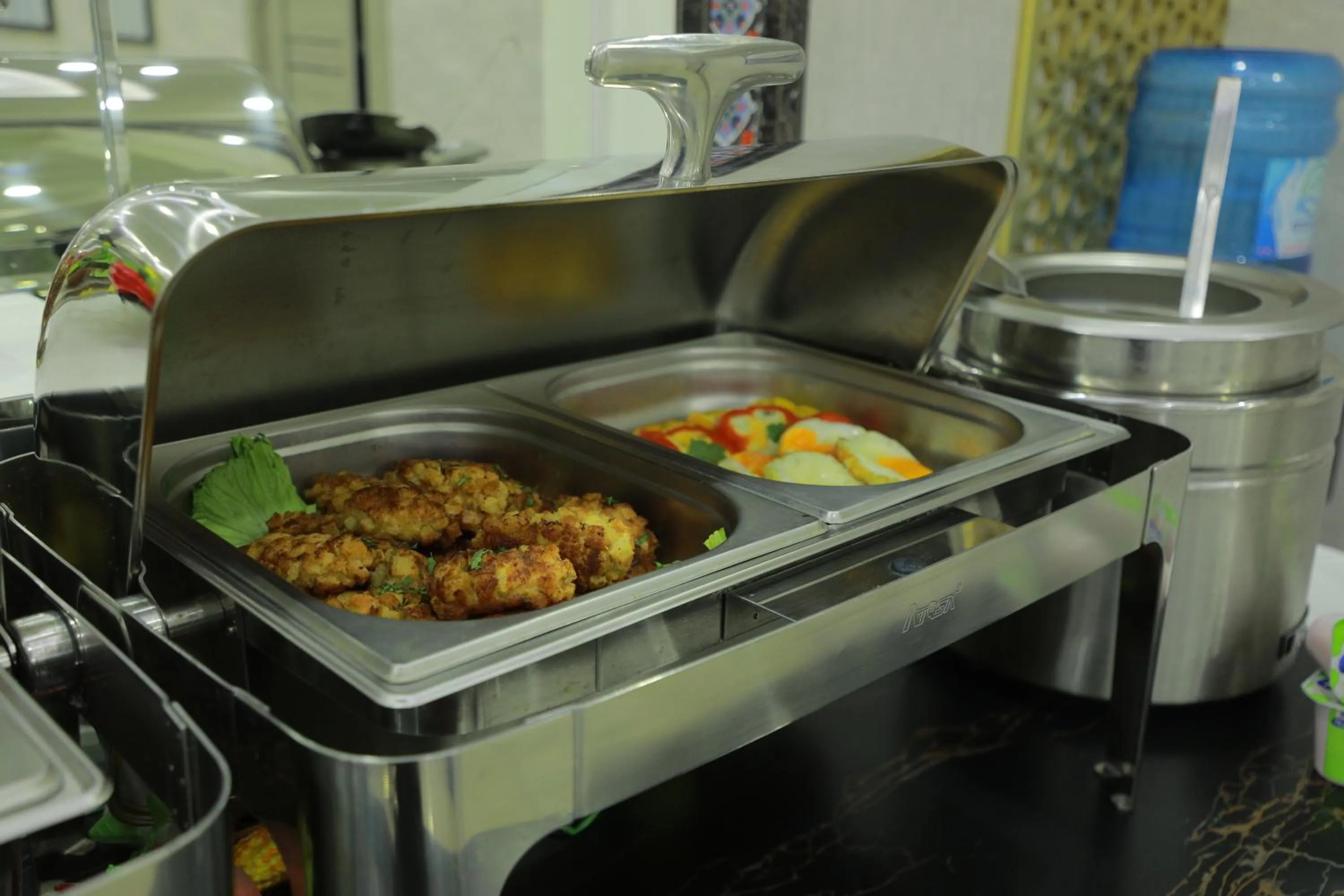 Food and drinks in Human Hotel