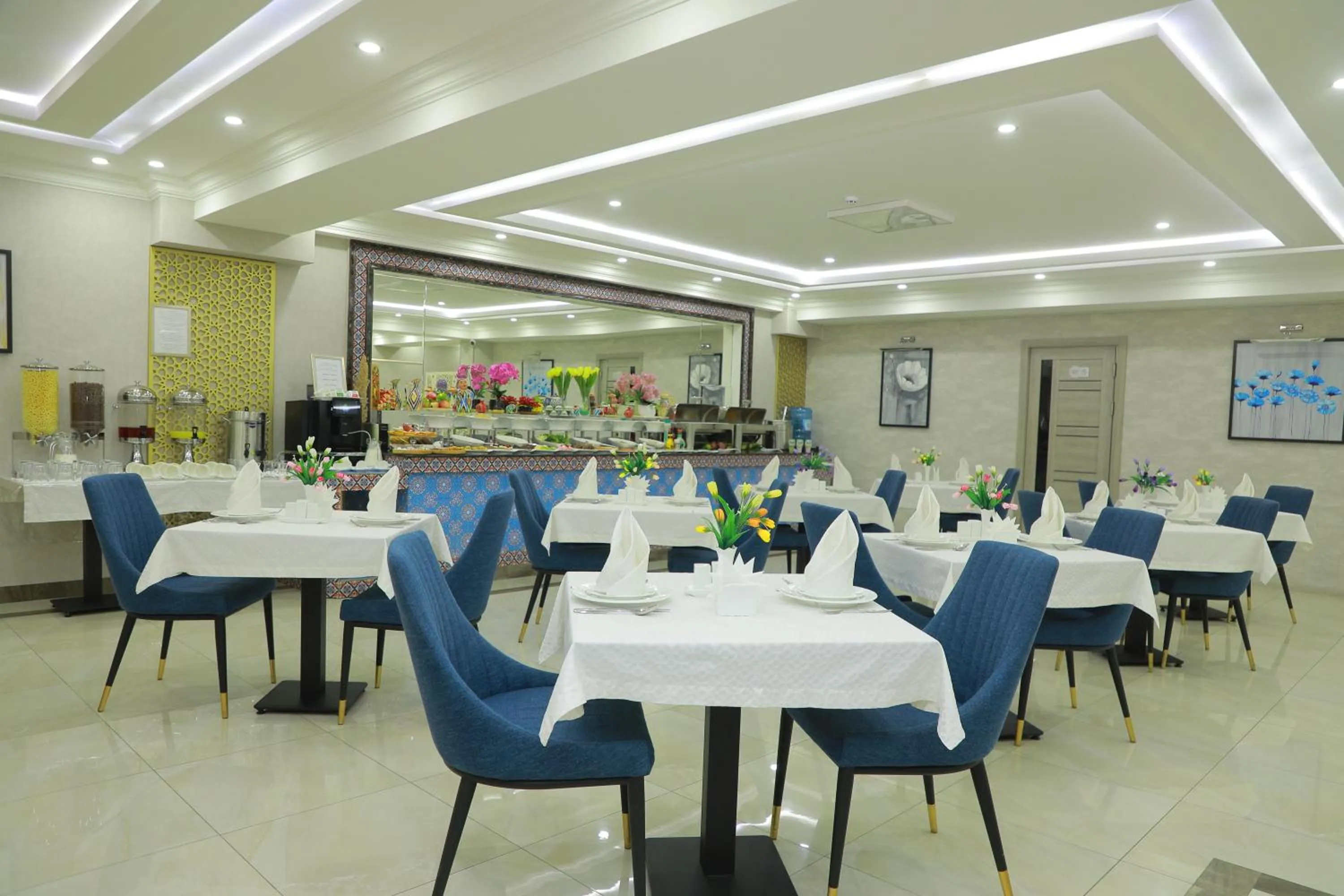 Restaurant/places to eat in Human Hotel