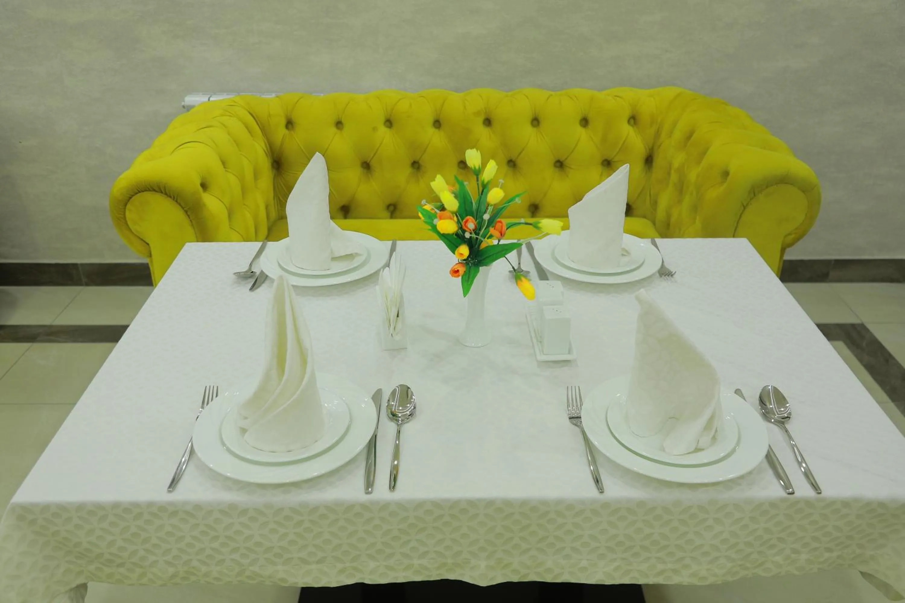 Restaurant/places to eat in Human Hotel