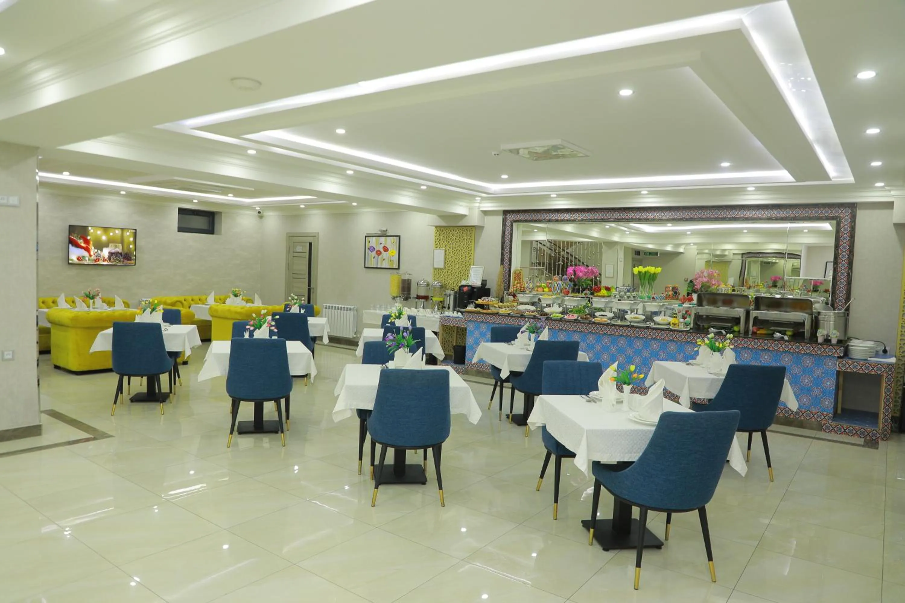 Restaurant/places to eat in Human Hotel