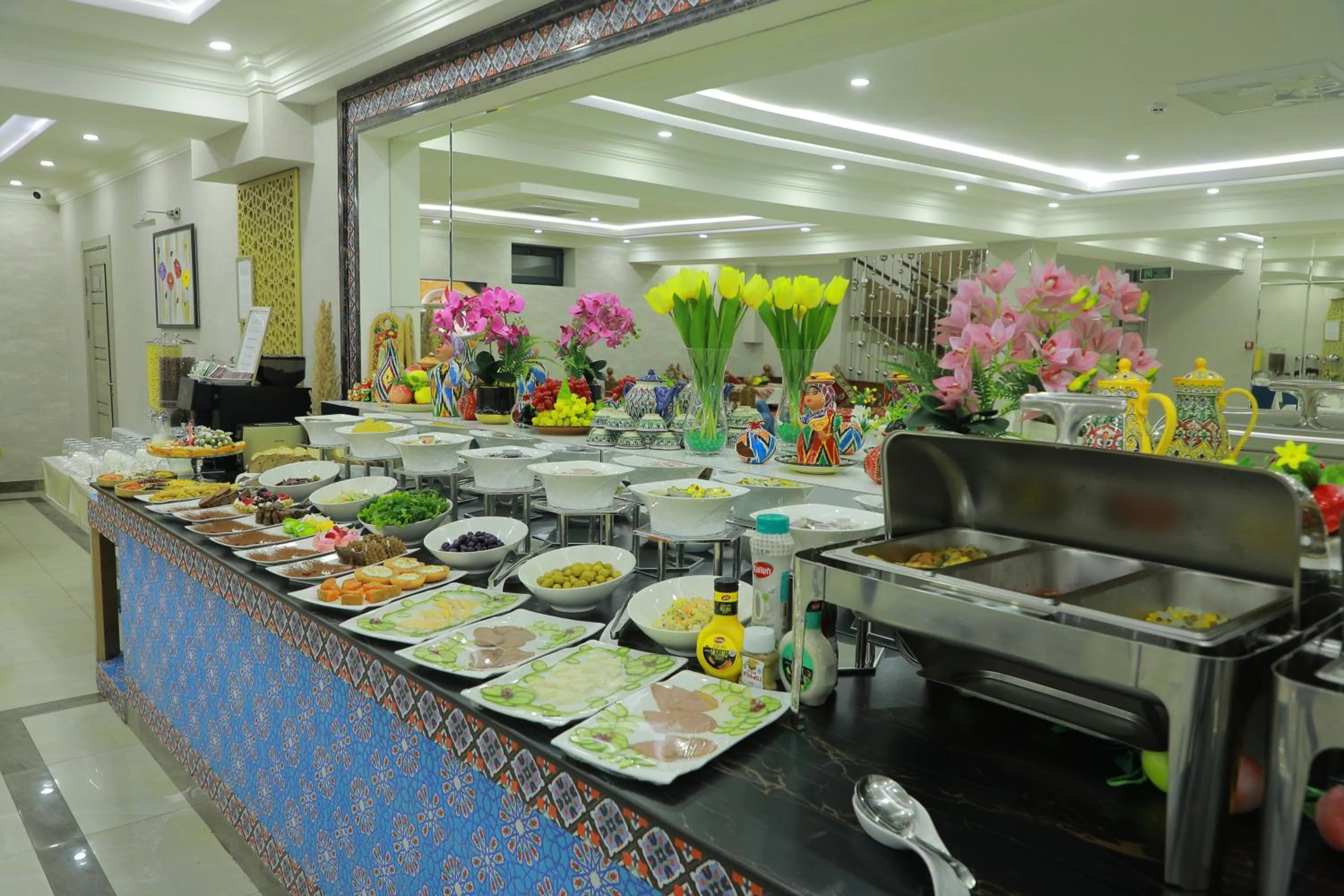 Food and drinks in Human Hotel