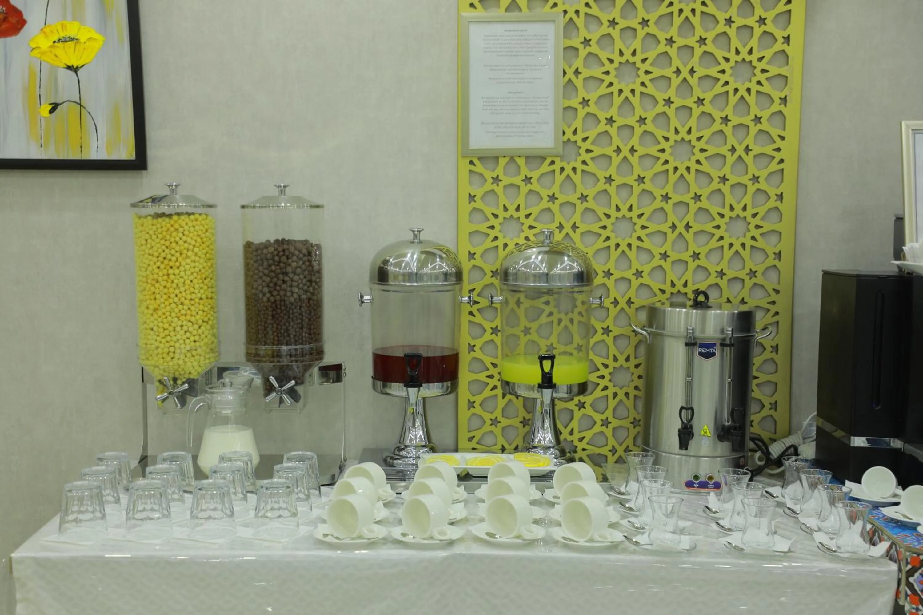 Coffee/tea facilities in Human Hotel