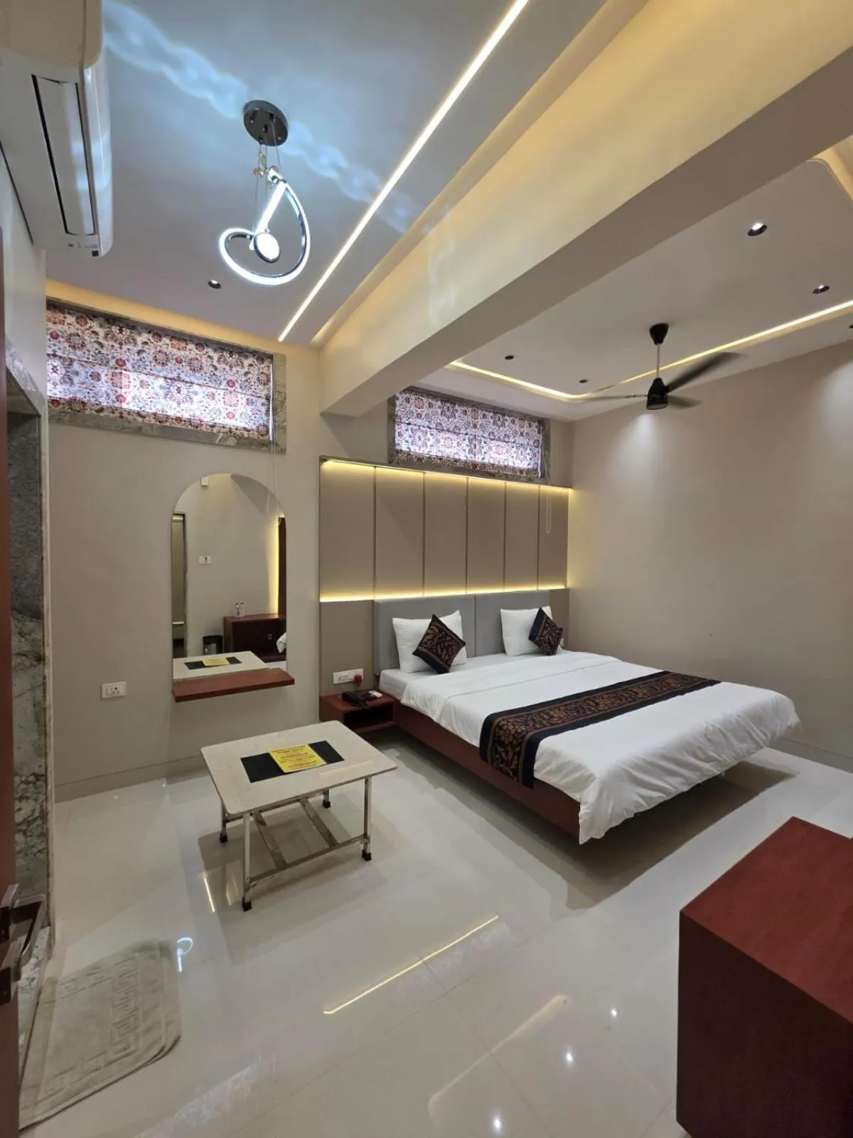 Bed in Hotel Modi Samrat