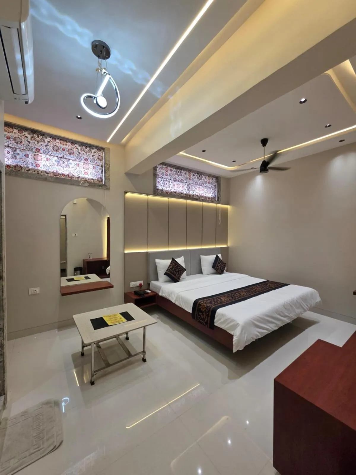 Bed in Hotel Modi Samrat