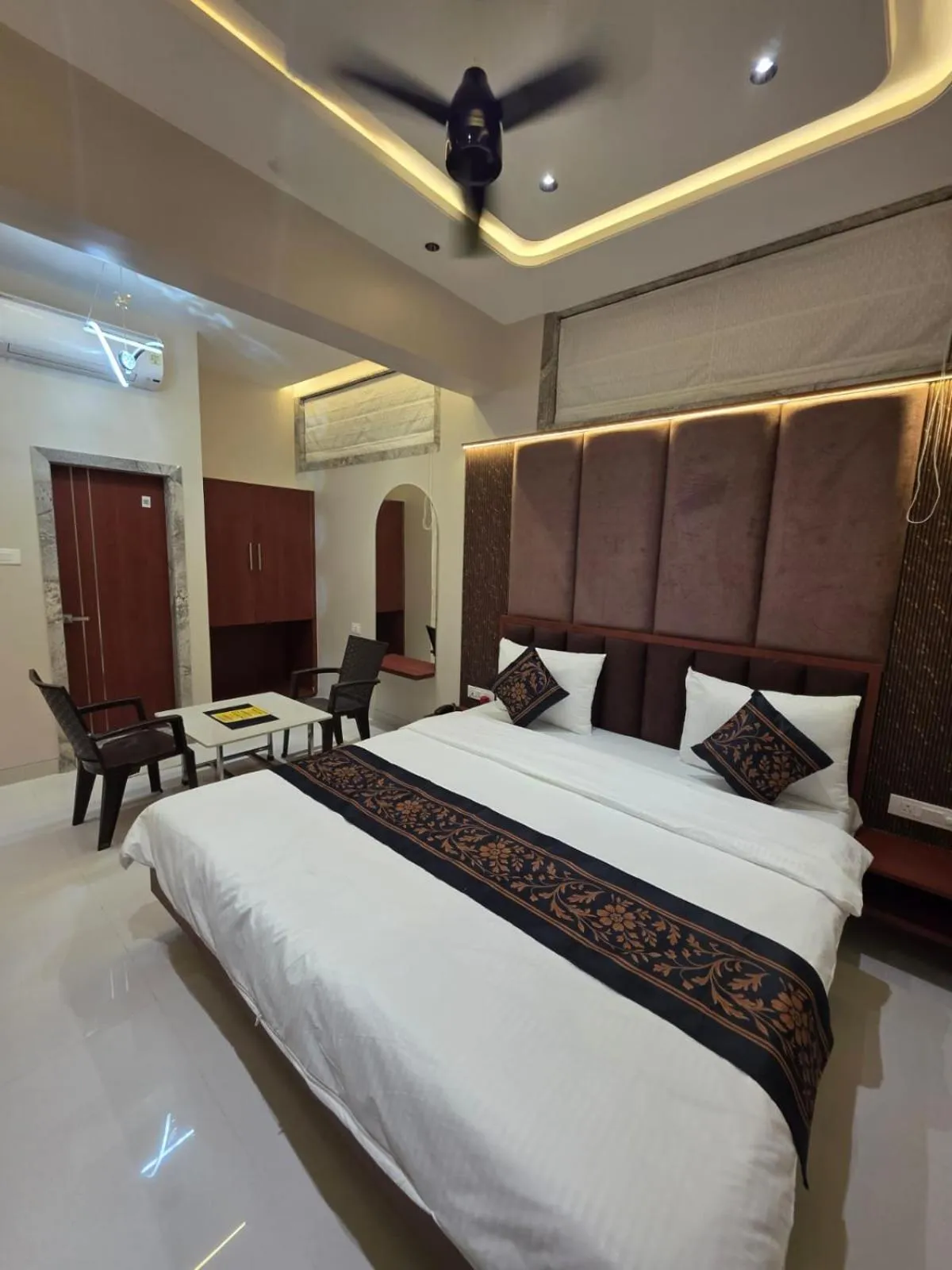 Bed in Hotel Modi Samrat