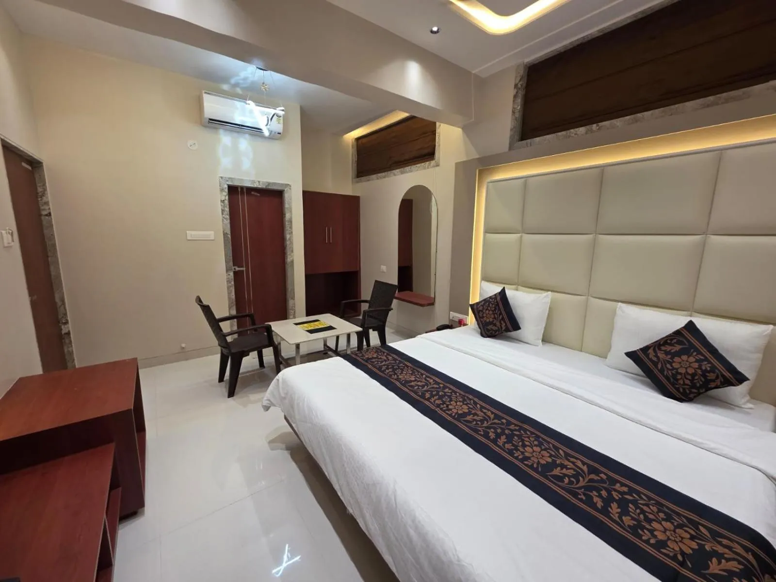Bed in Hotel Modi Samrat