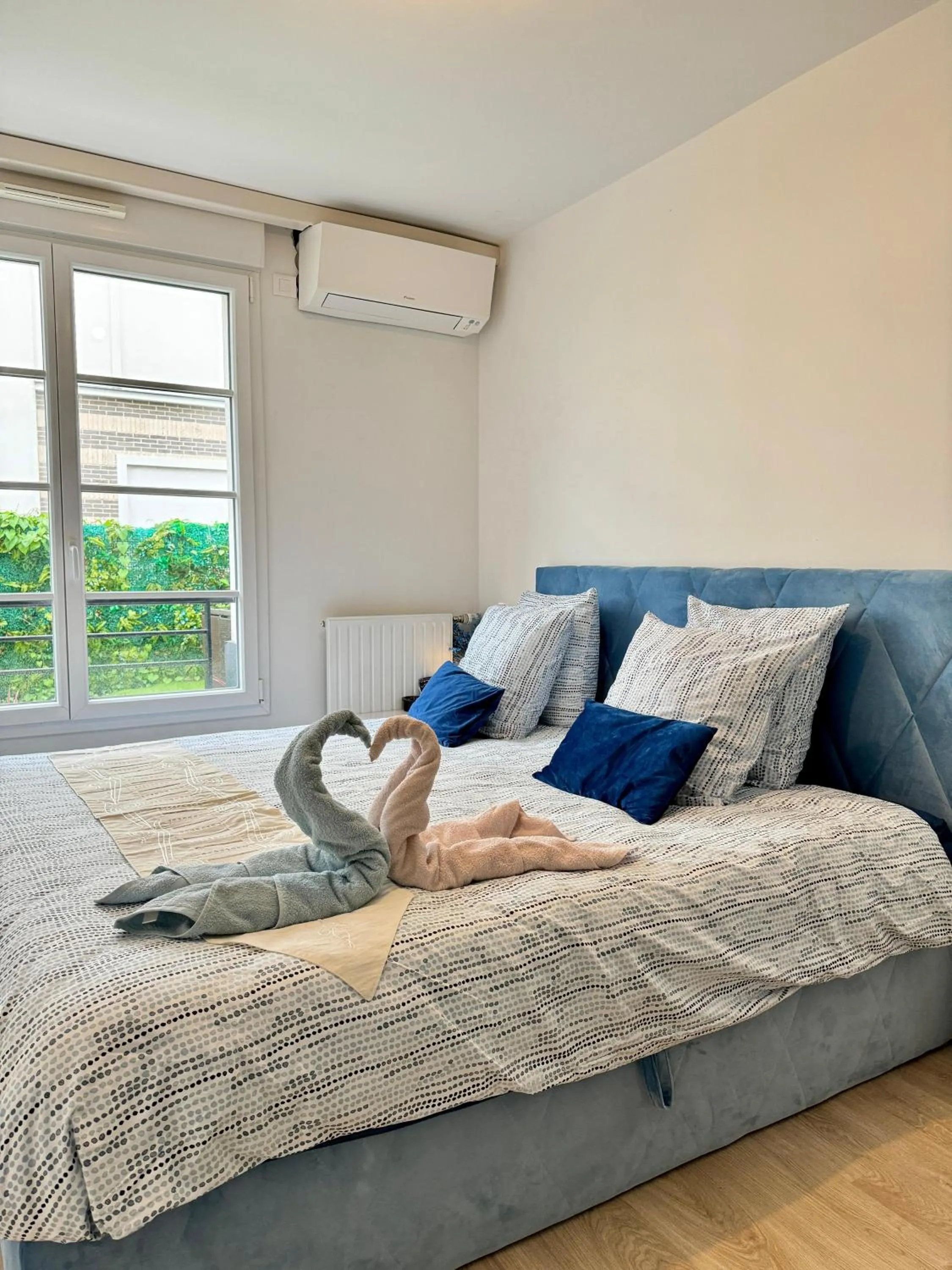 Bed in The Green Terrace Disneyland