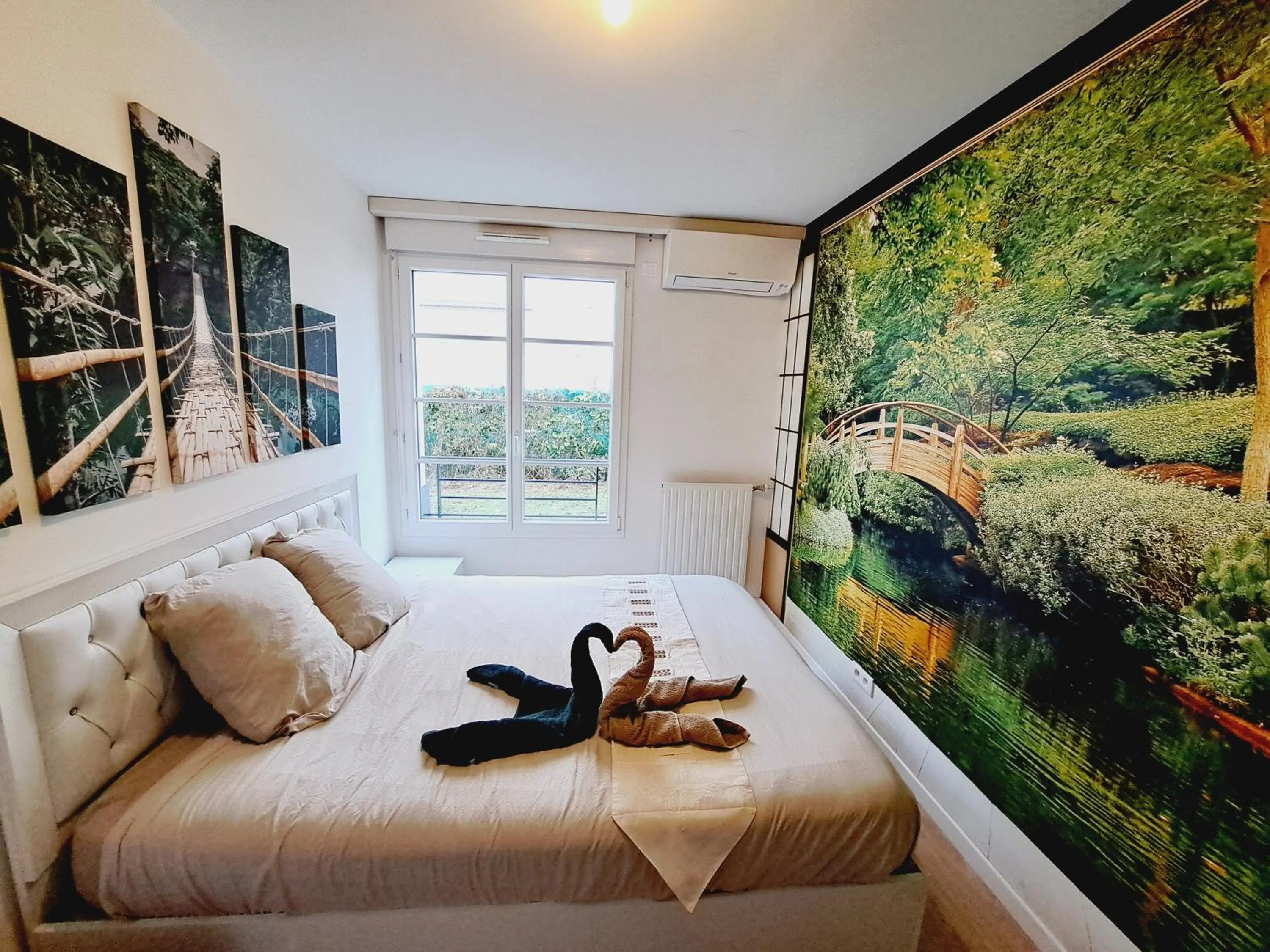 Bed in The Green Terrace Disneyland