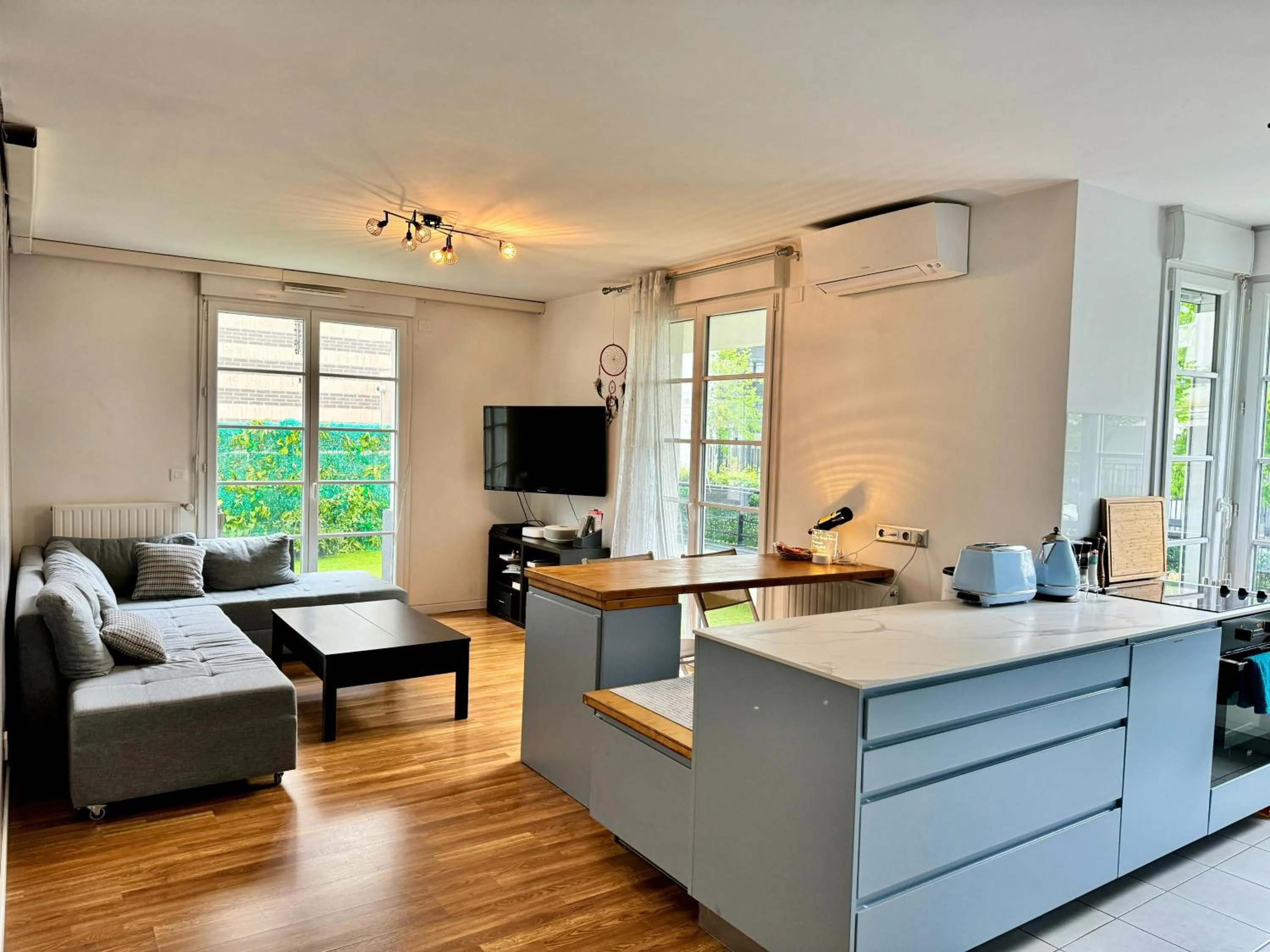 Communal lounge/ TV room in The Green Terrace Disneyland