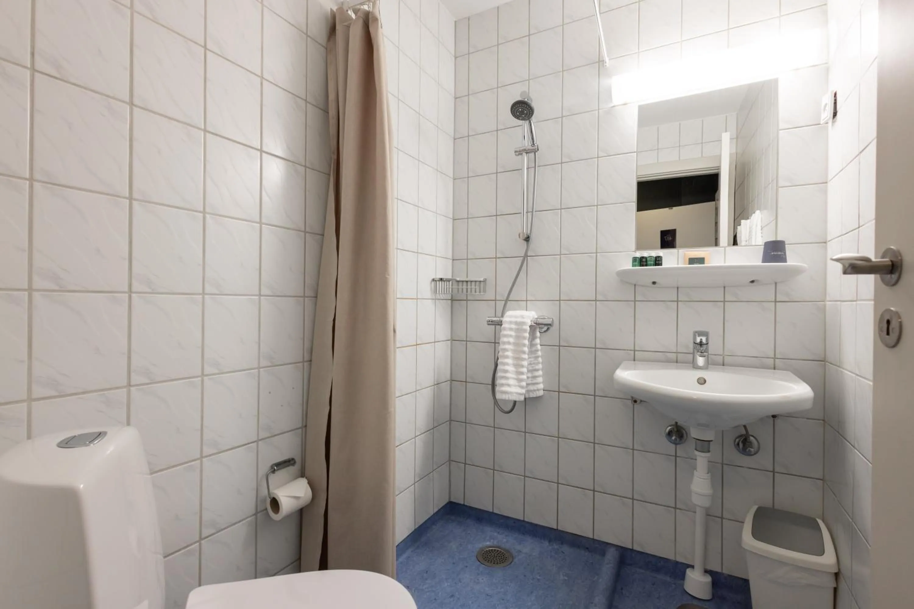 Shower in Hotel Maritime