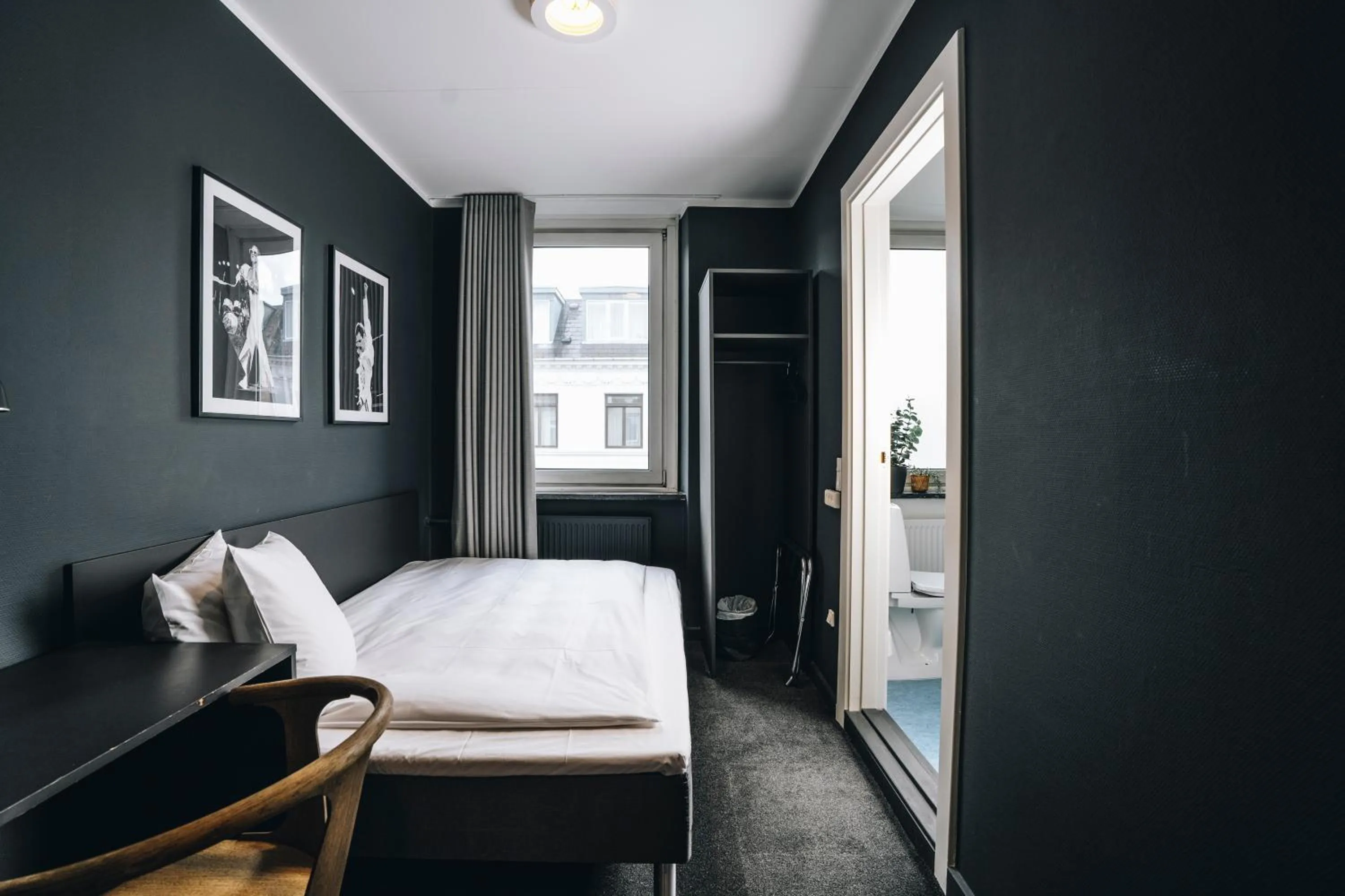 Bedroom, Bed in Hotel Maritime