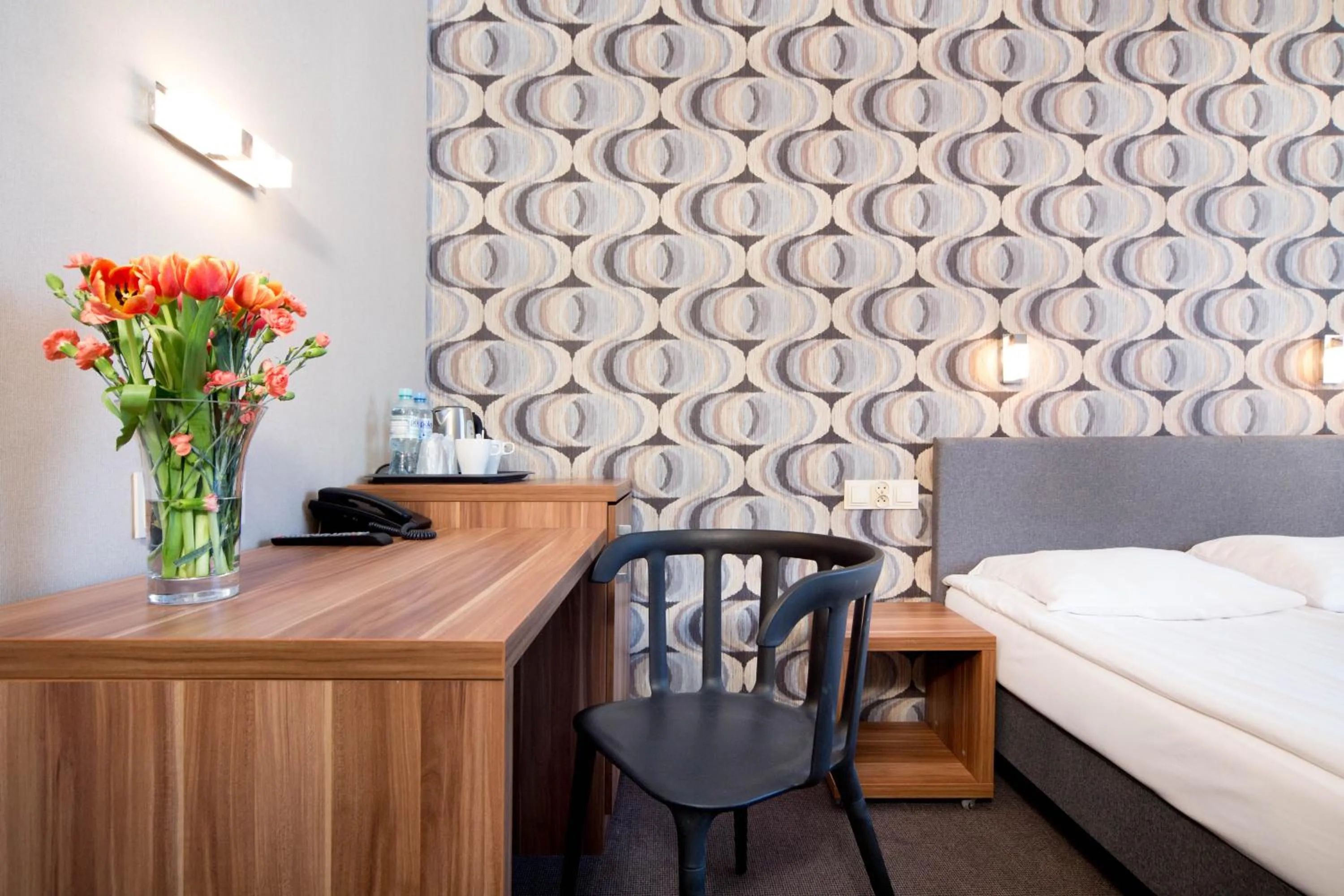 Coffee/tea facilities, Bed in Hotel Mazowiecki Łódź