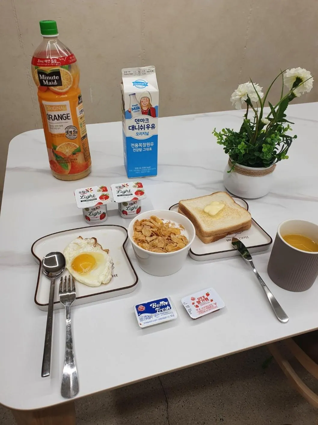 Food and drinks in Hao Guesthouse in Hongdae