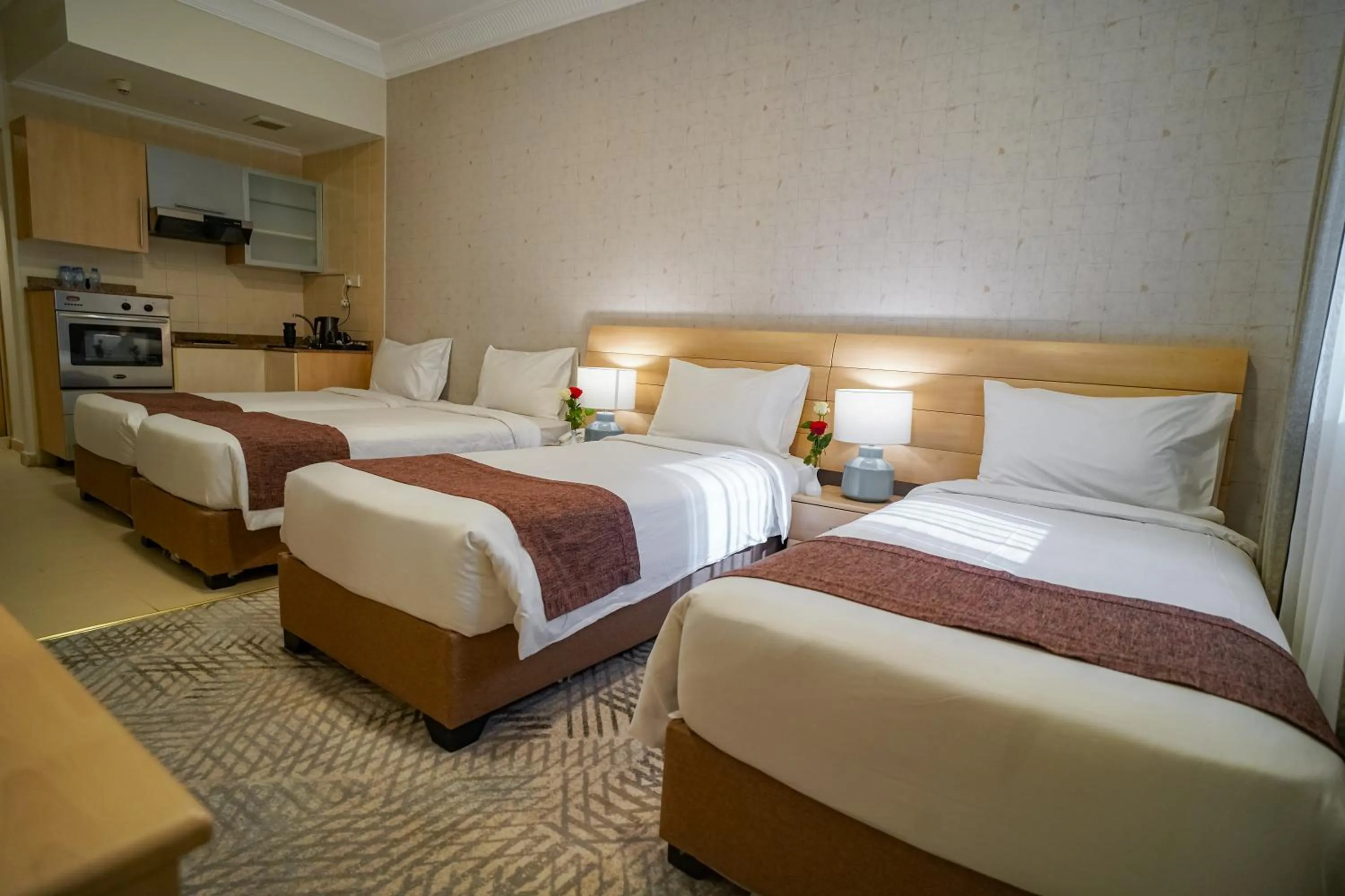 Kitchen or kitchenette, Bed in Emaar Al Noor