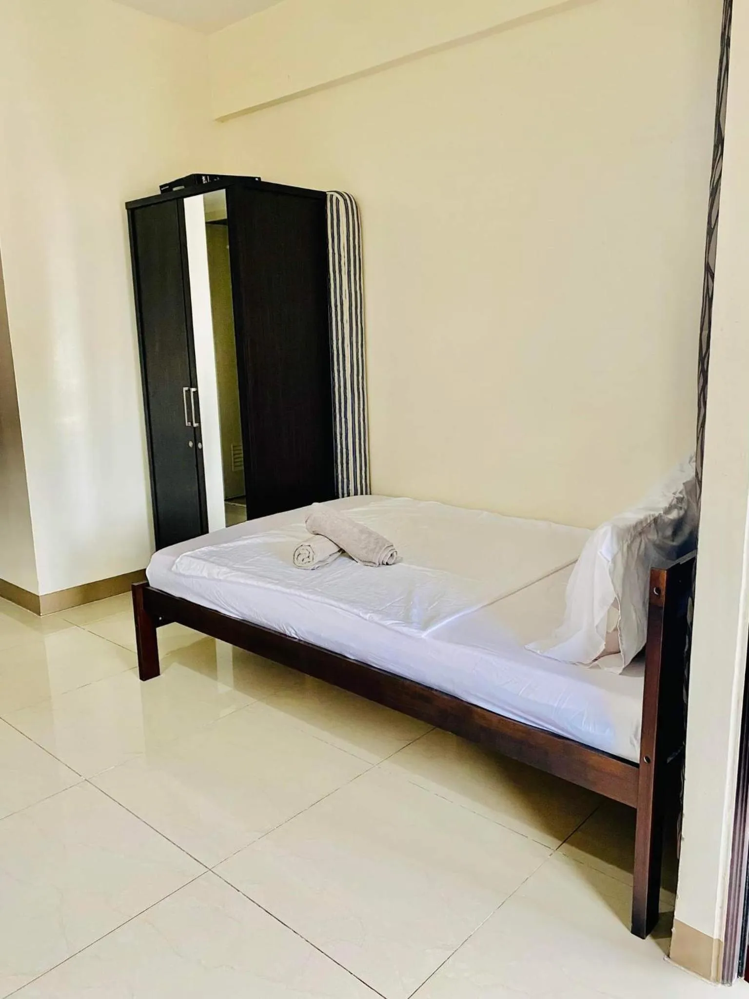 Bed in Mabolo Garden Flats Cebu