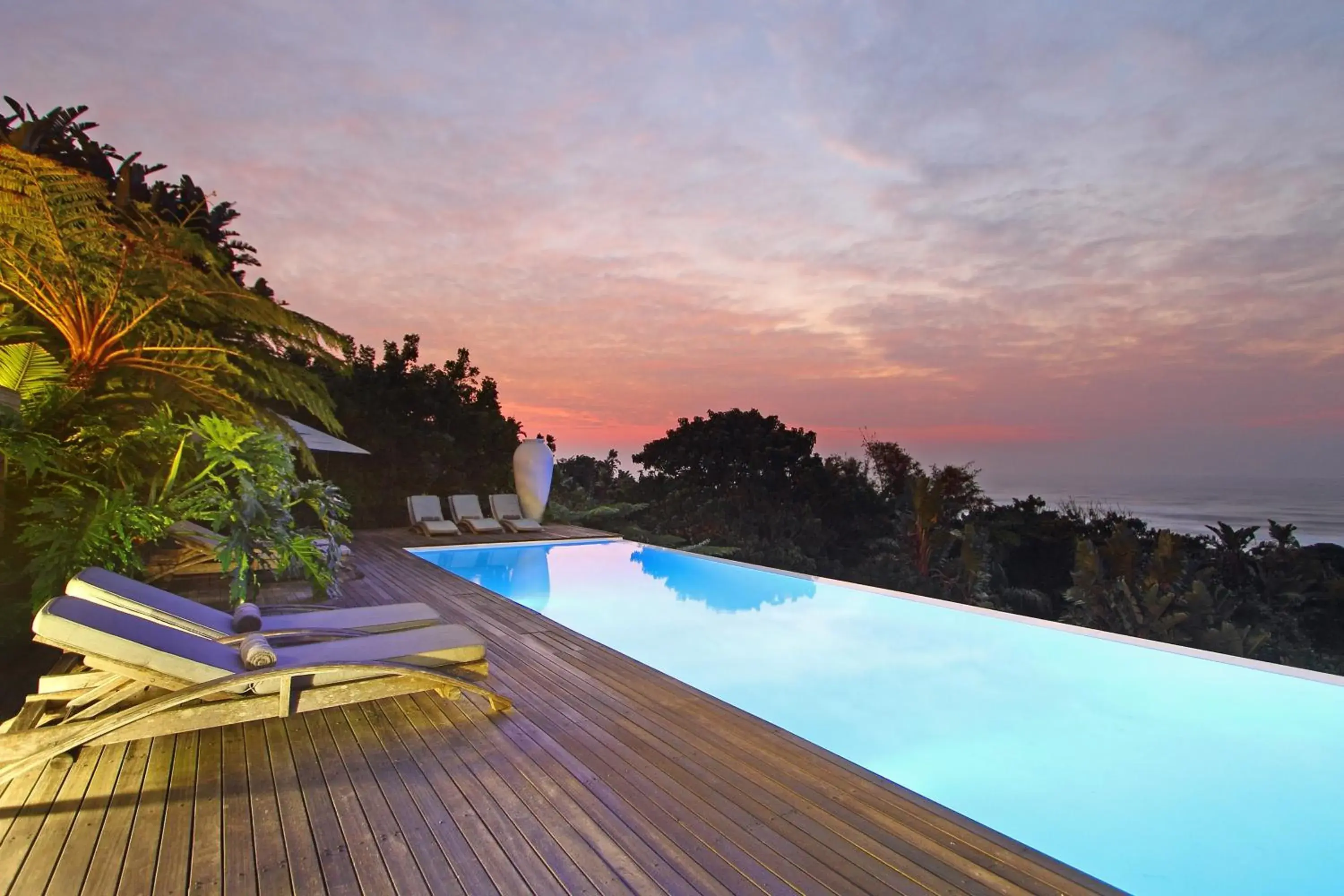 Swimming pool in Days At Sea Beach Lodge Swimming pool in Days At Sea Beach Lodge