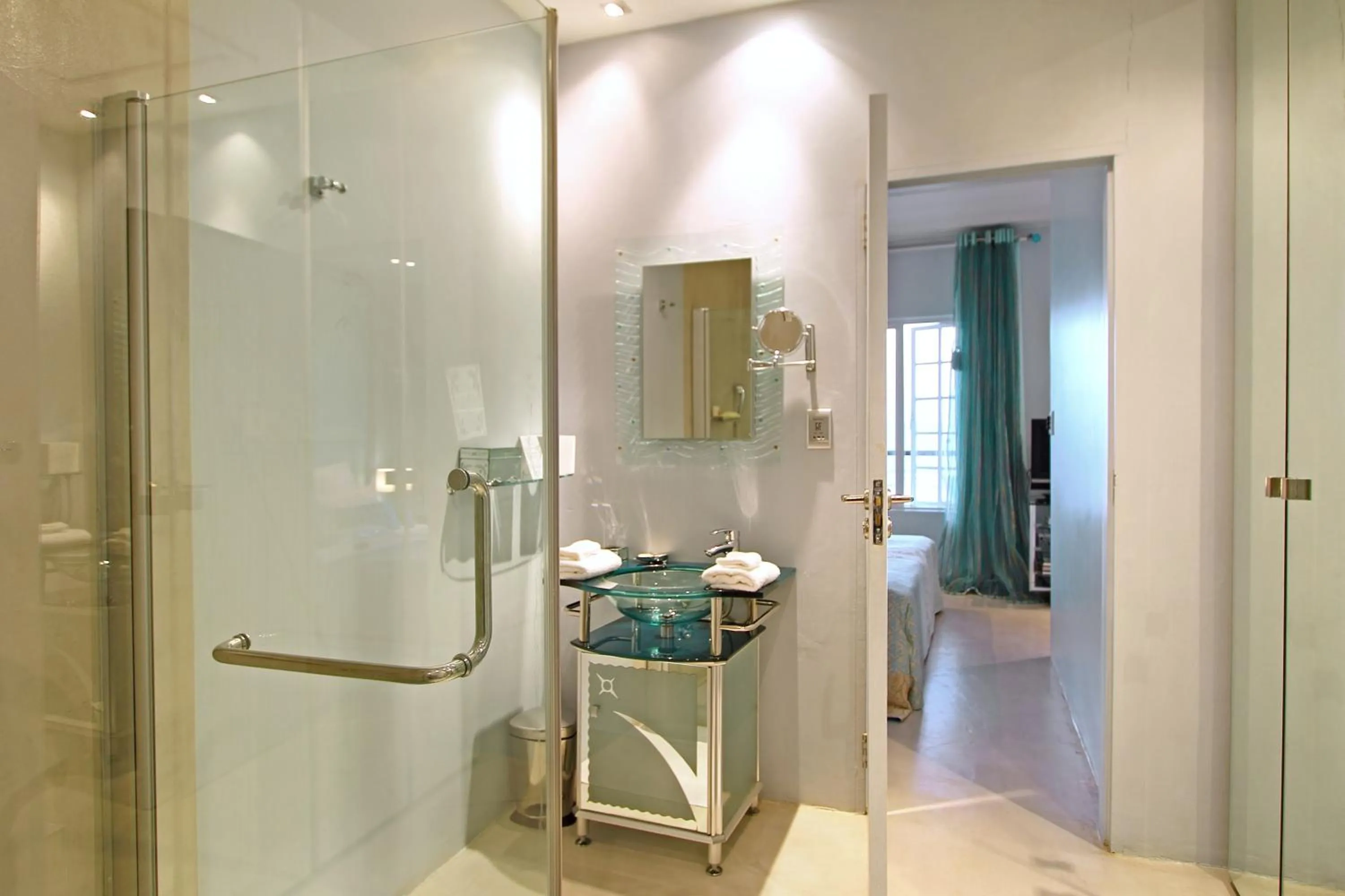 Bathroom in Days At Sea Beach Lodge