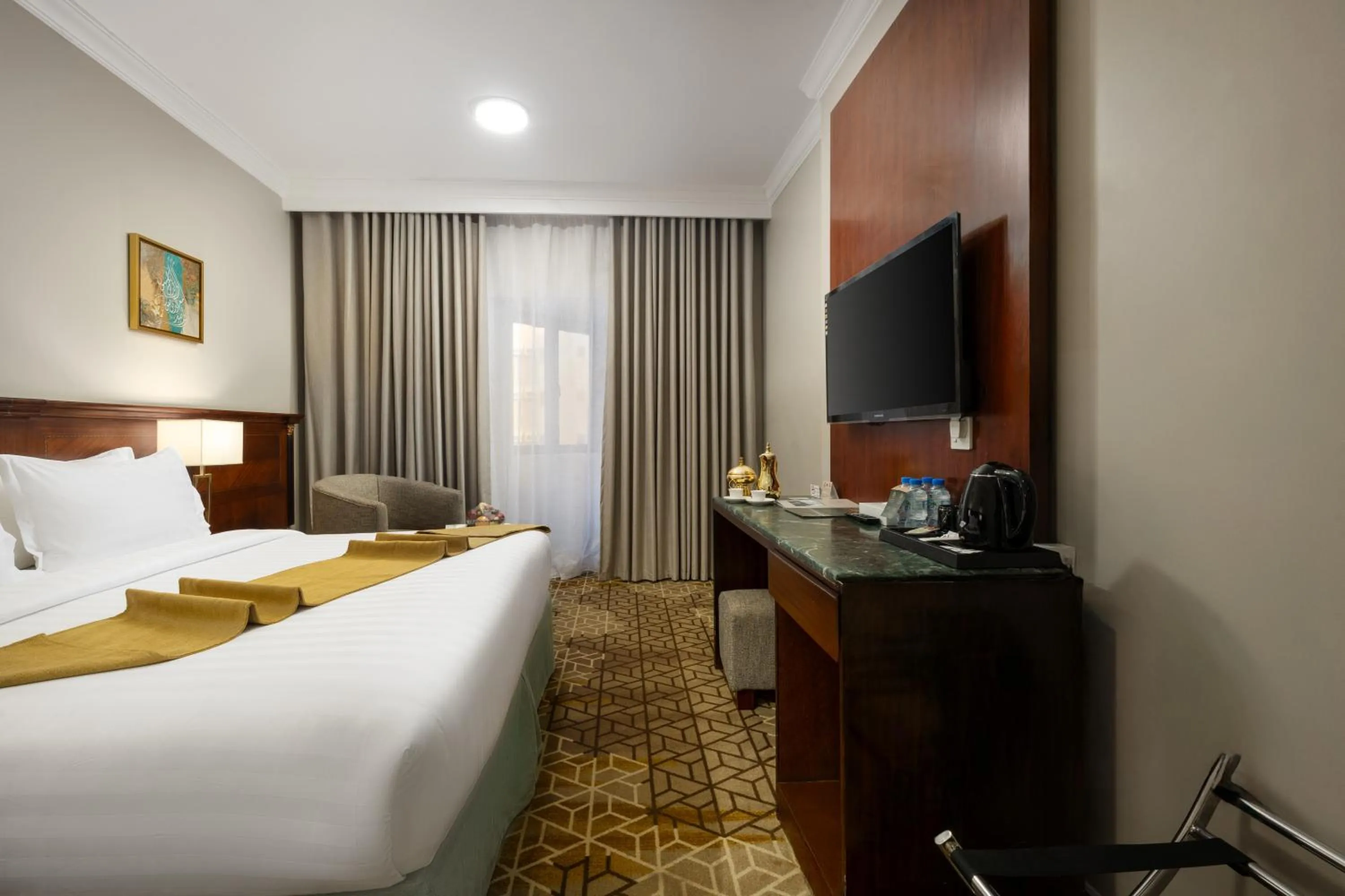 Photo of the whole room, Bed in Emaar Al Manar