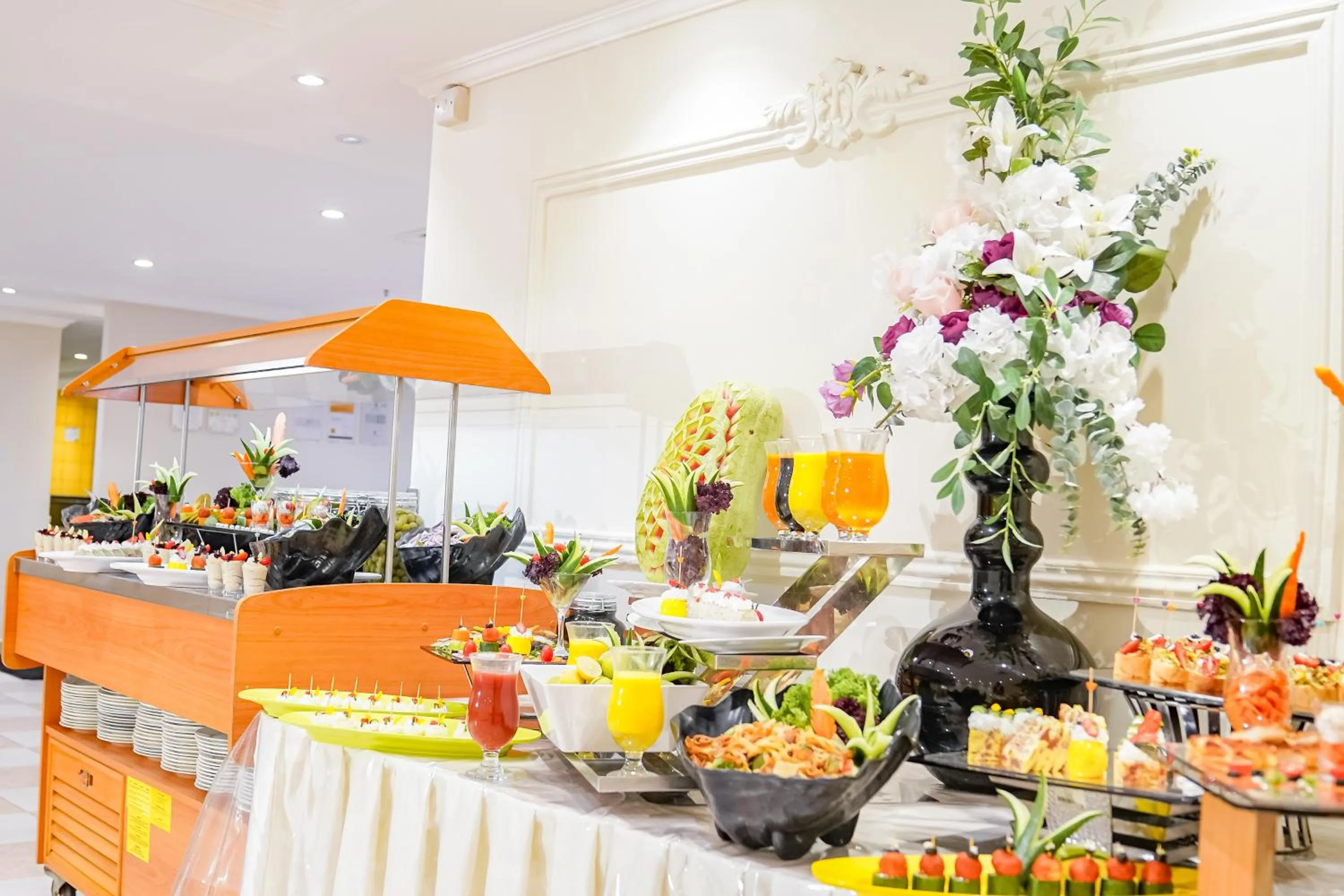 Food in Emaar Al Manar