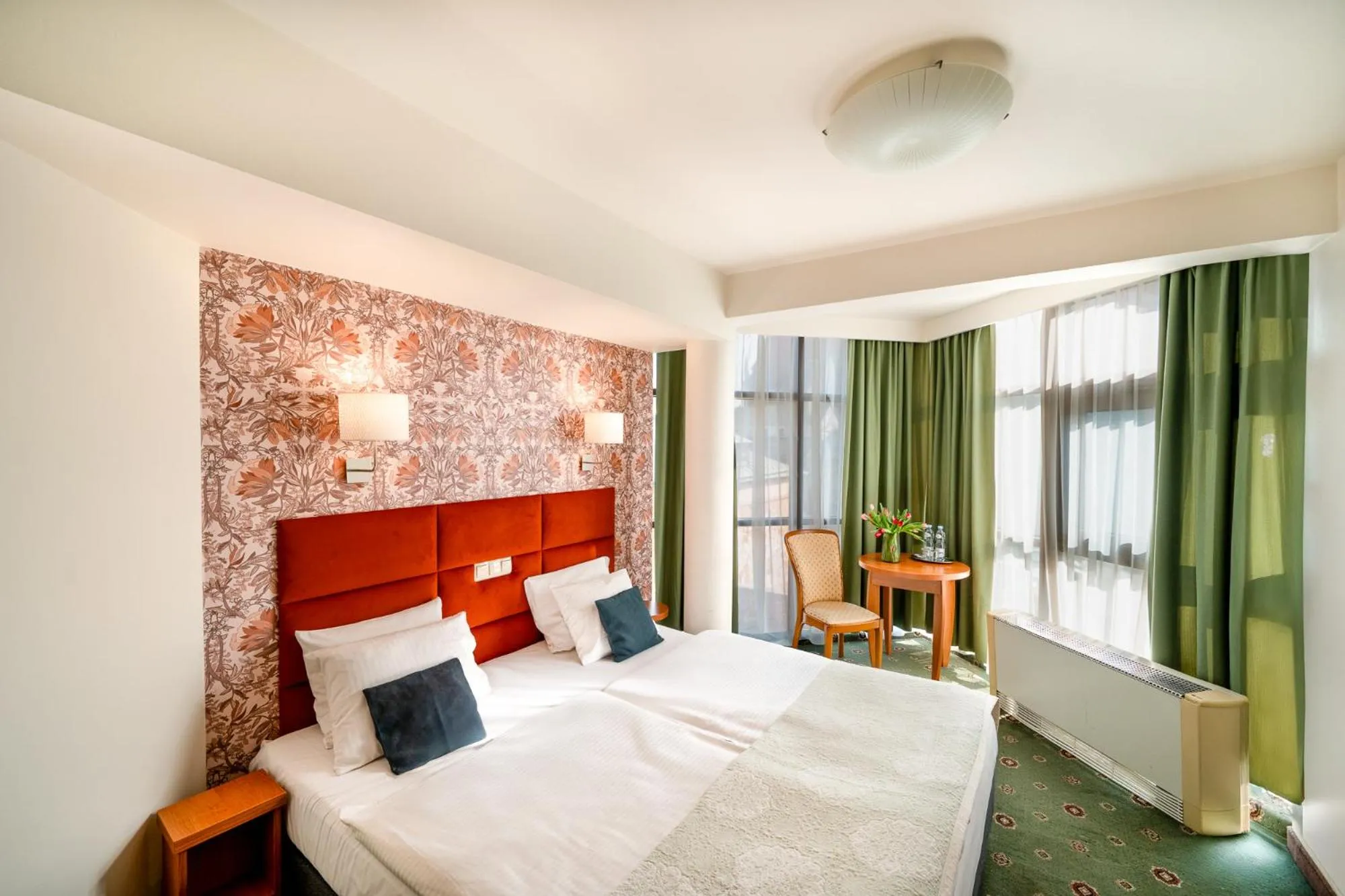 Bed in Hotel Secesja