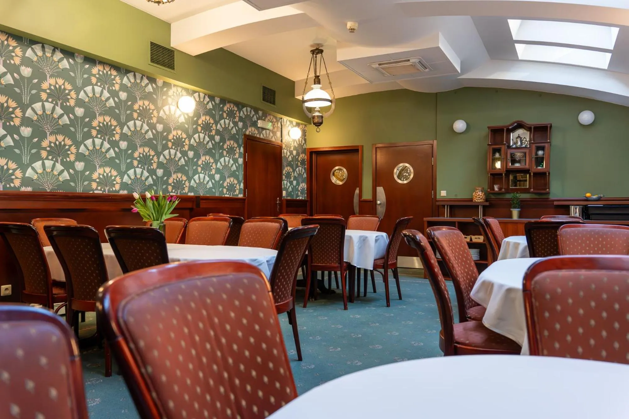 Restaurant/places to eat in Hotel Secesja