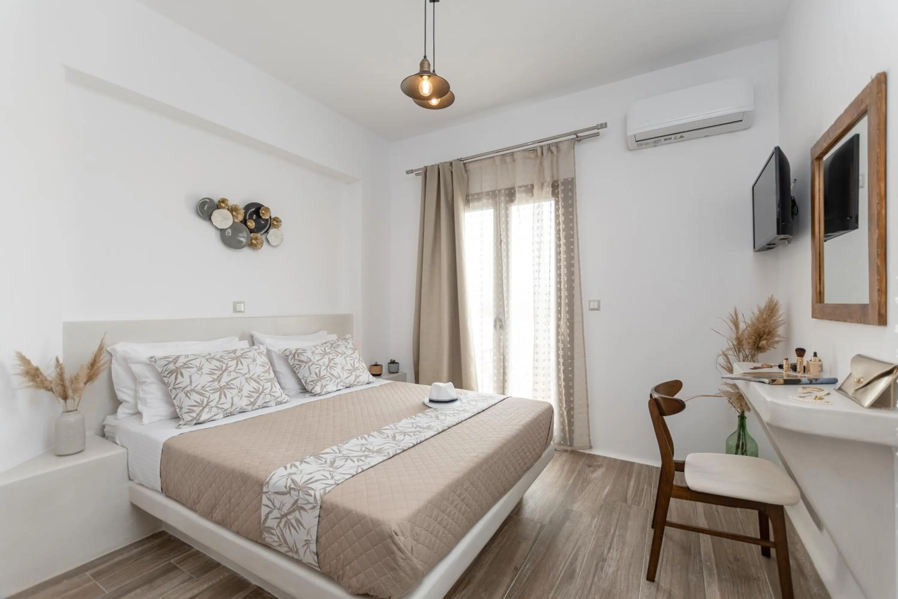 Bed in Naxian Air