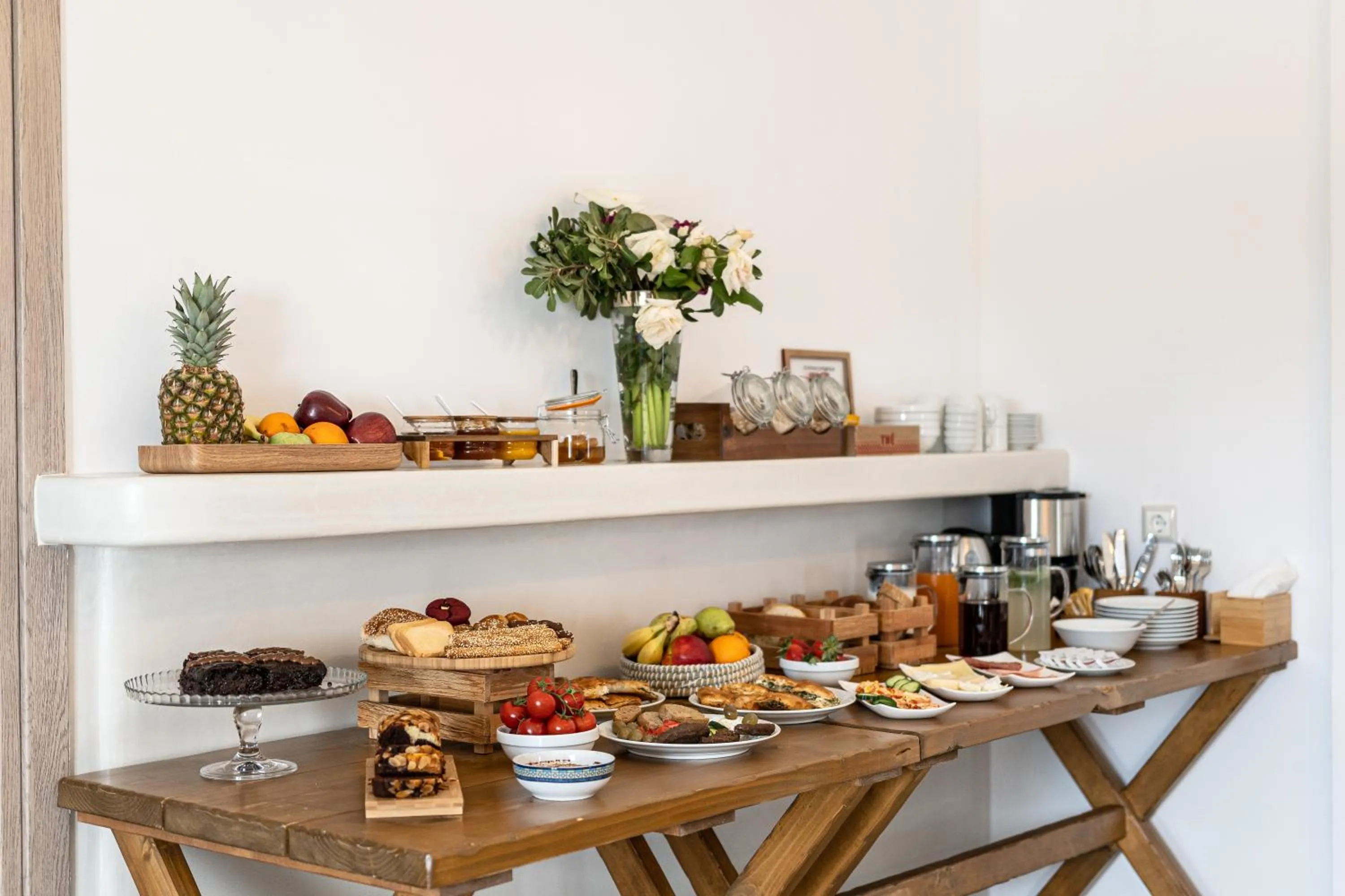 Buffet breakfast in Naxian Air