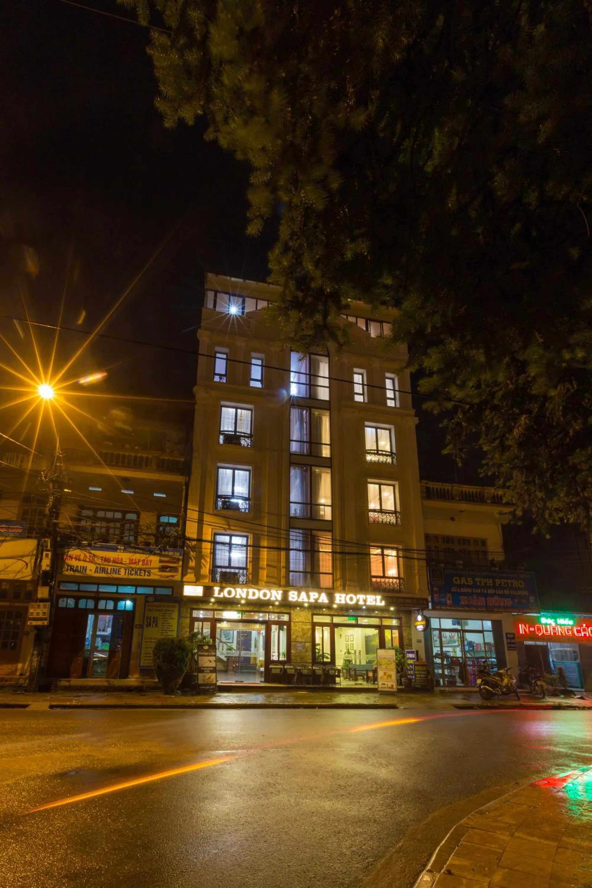 Property building in London Sa Pa Hotel