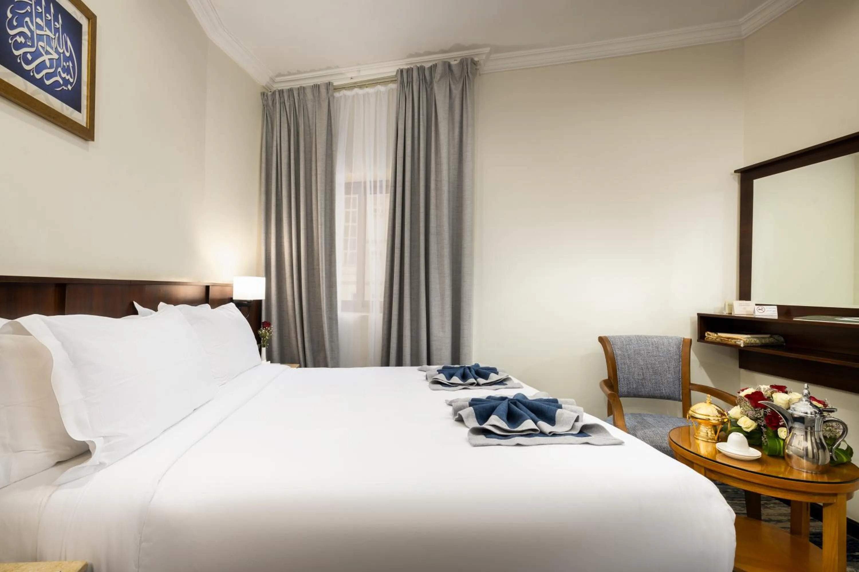 Bedroom, Bed in Emaar Al Khalil