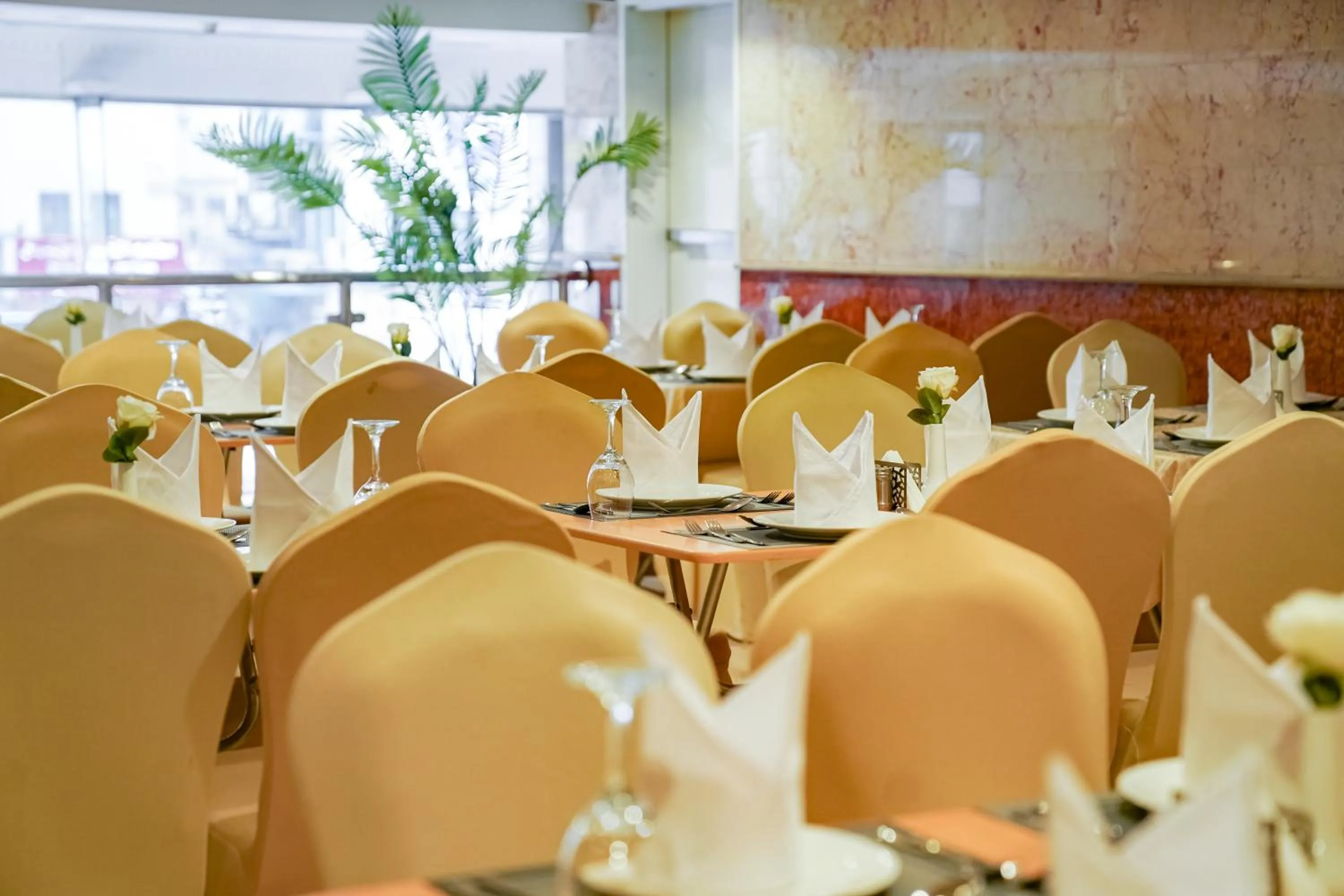 Restaurant/places to eat in Emaar Al Khalil