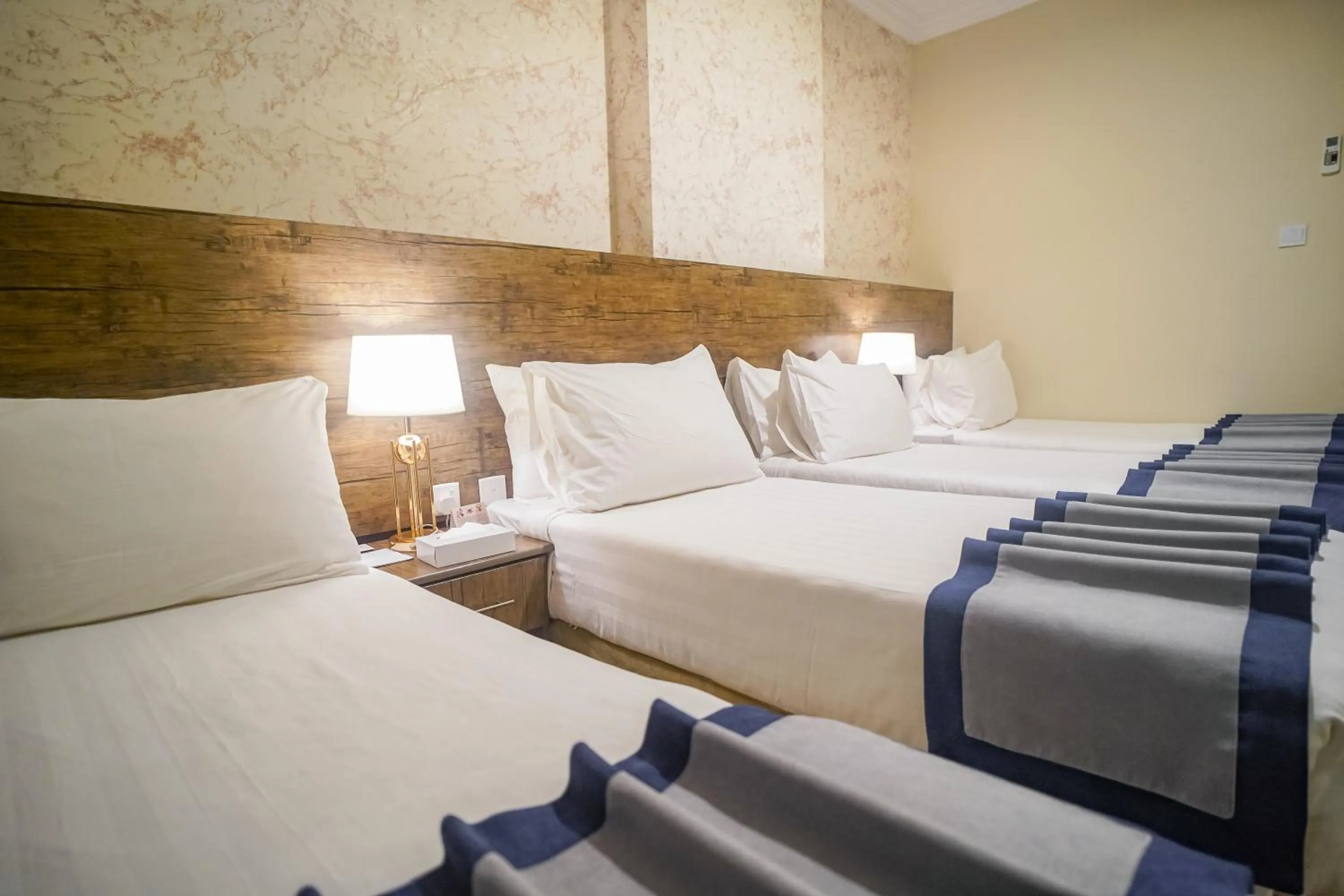 Photo of the whole room, Bed in Emaar Al Khalil