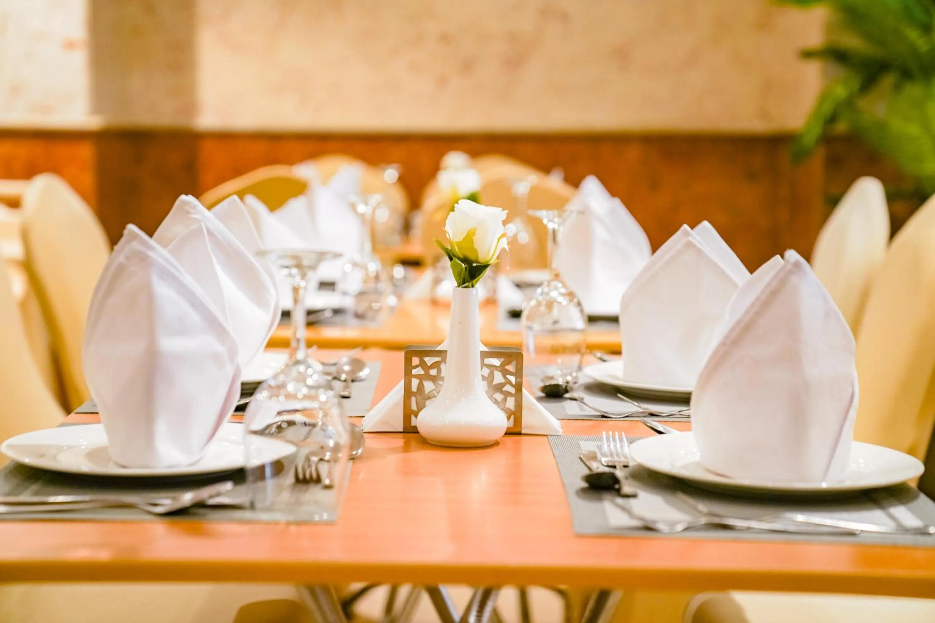 Restaurant/places to eat in Emaar Al Khalil