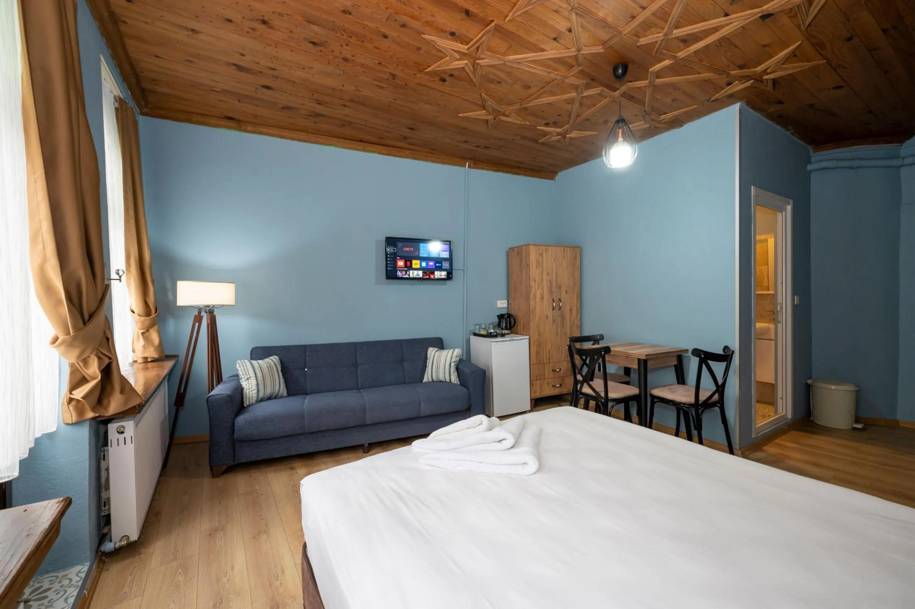 Bed in Taksim Antique Hotel