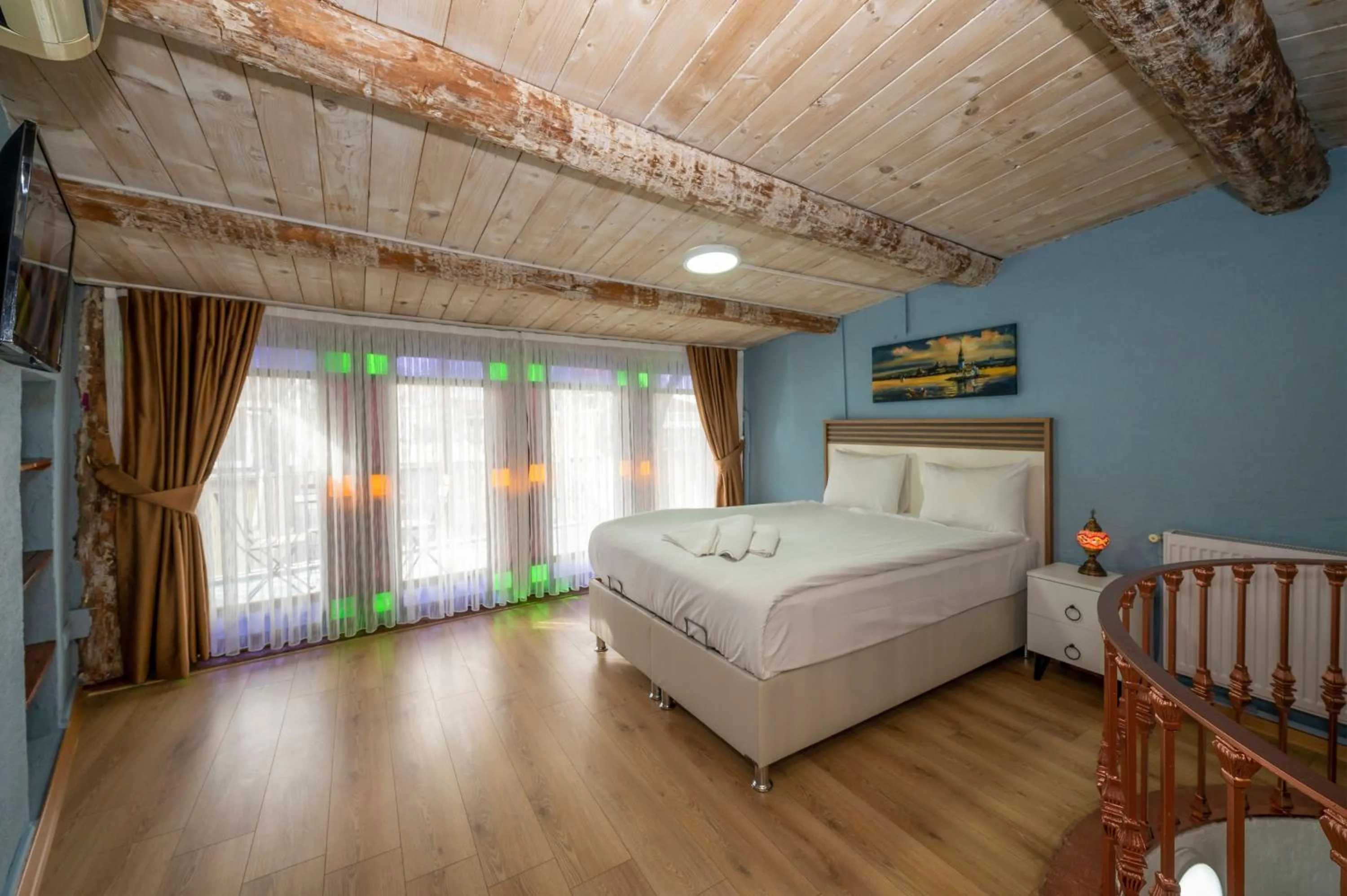 Bed in Taksim Antique Hotel