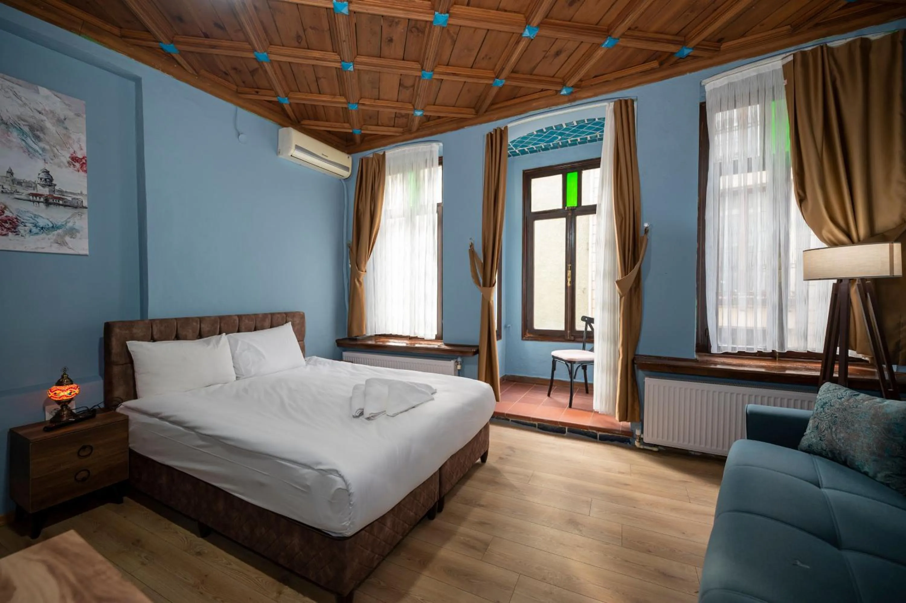 Bed in Taksim Antique Hotel