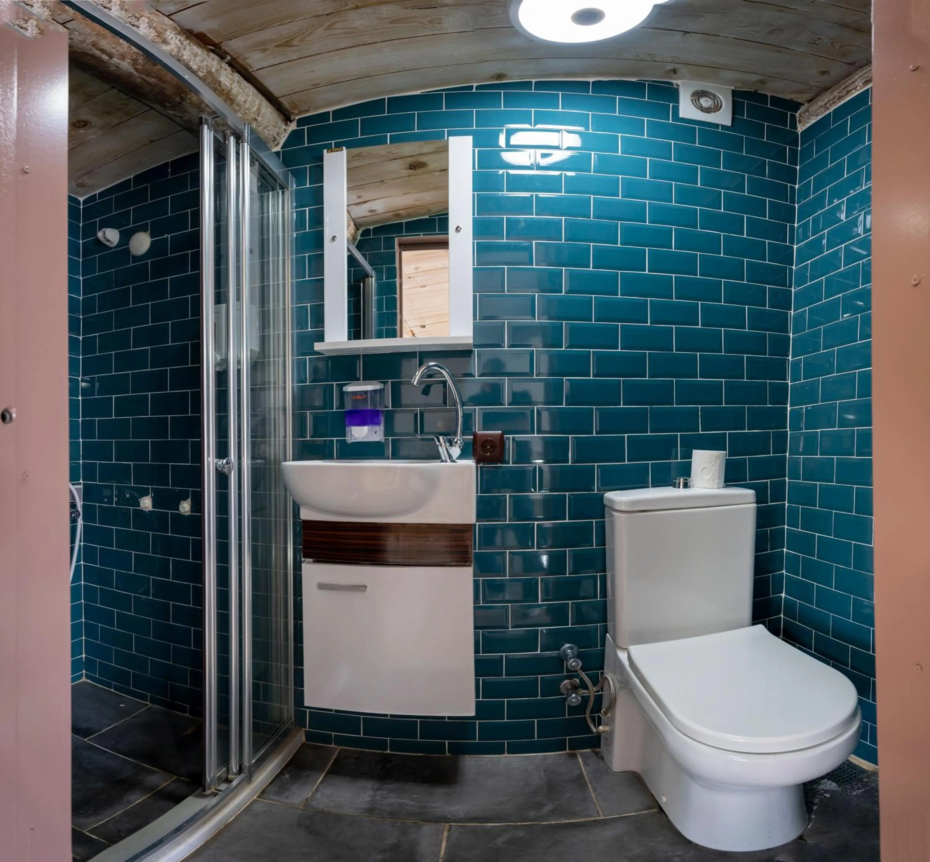 Shower in Taksim Antique Hotel