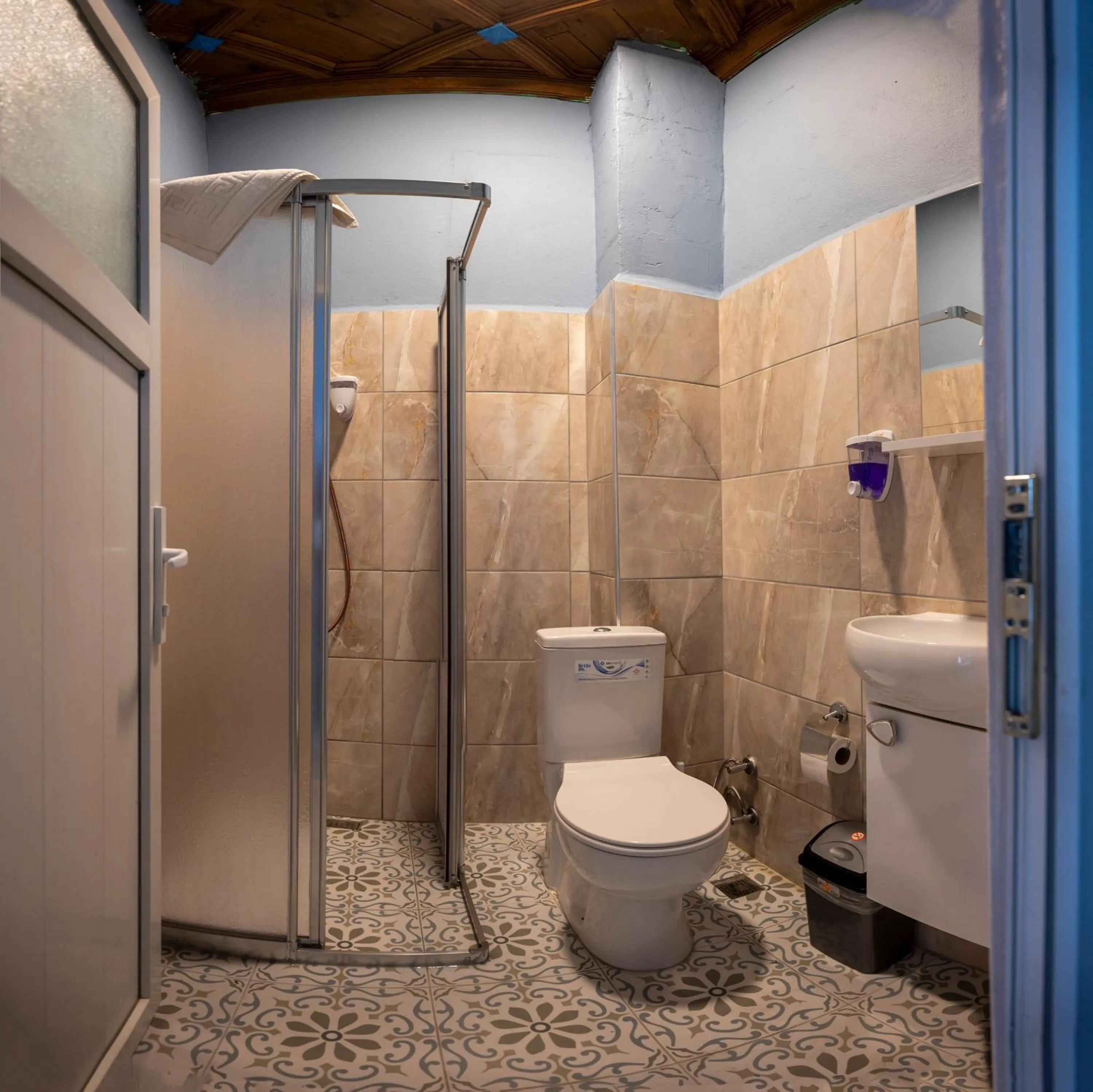 Shower in Taksim Antique Hotel