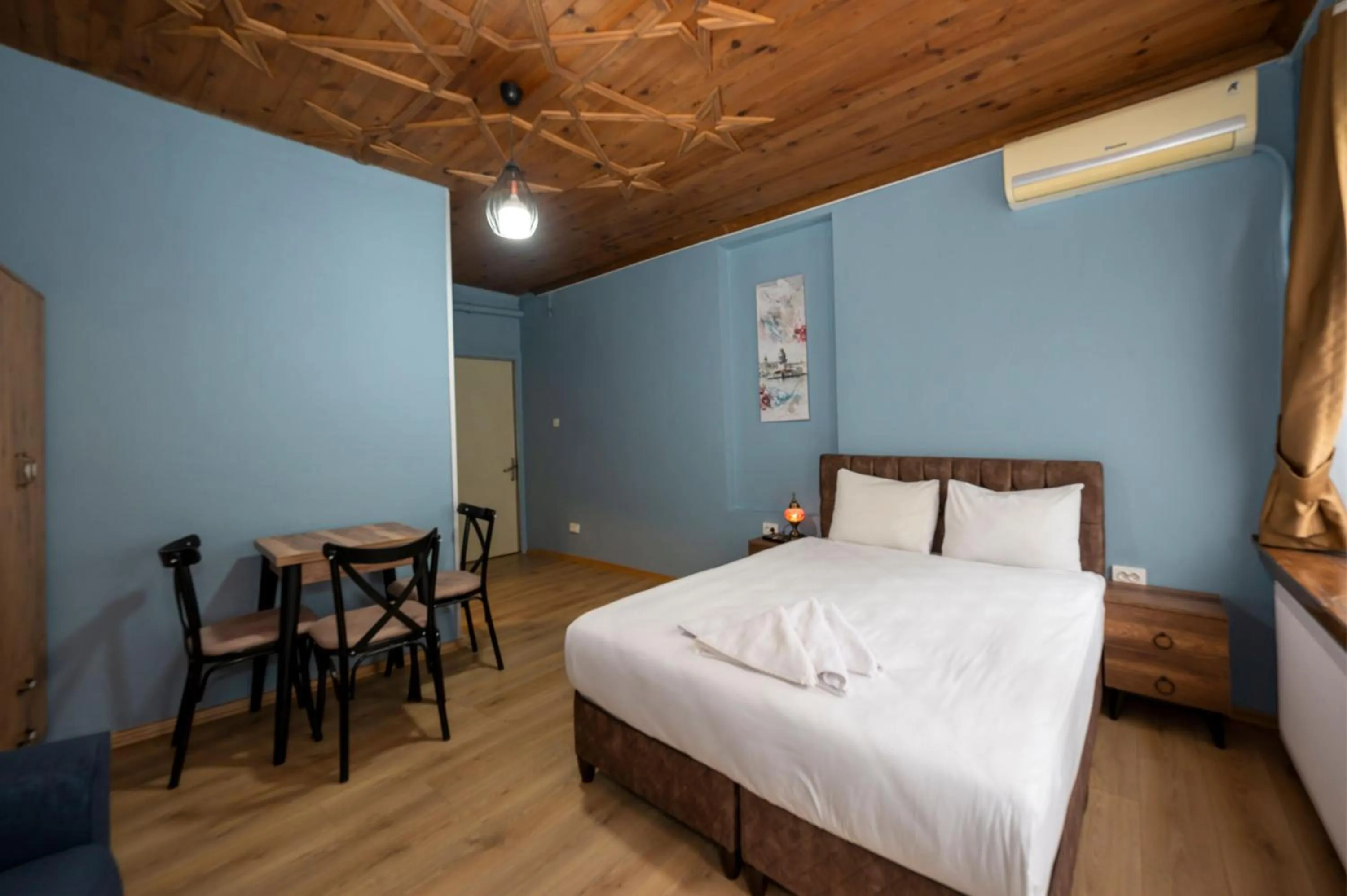 Dining area, Bed in Taksim Antique Hotel