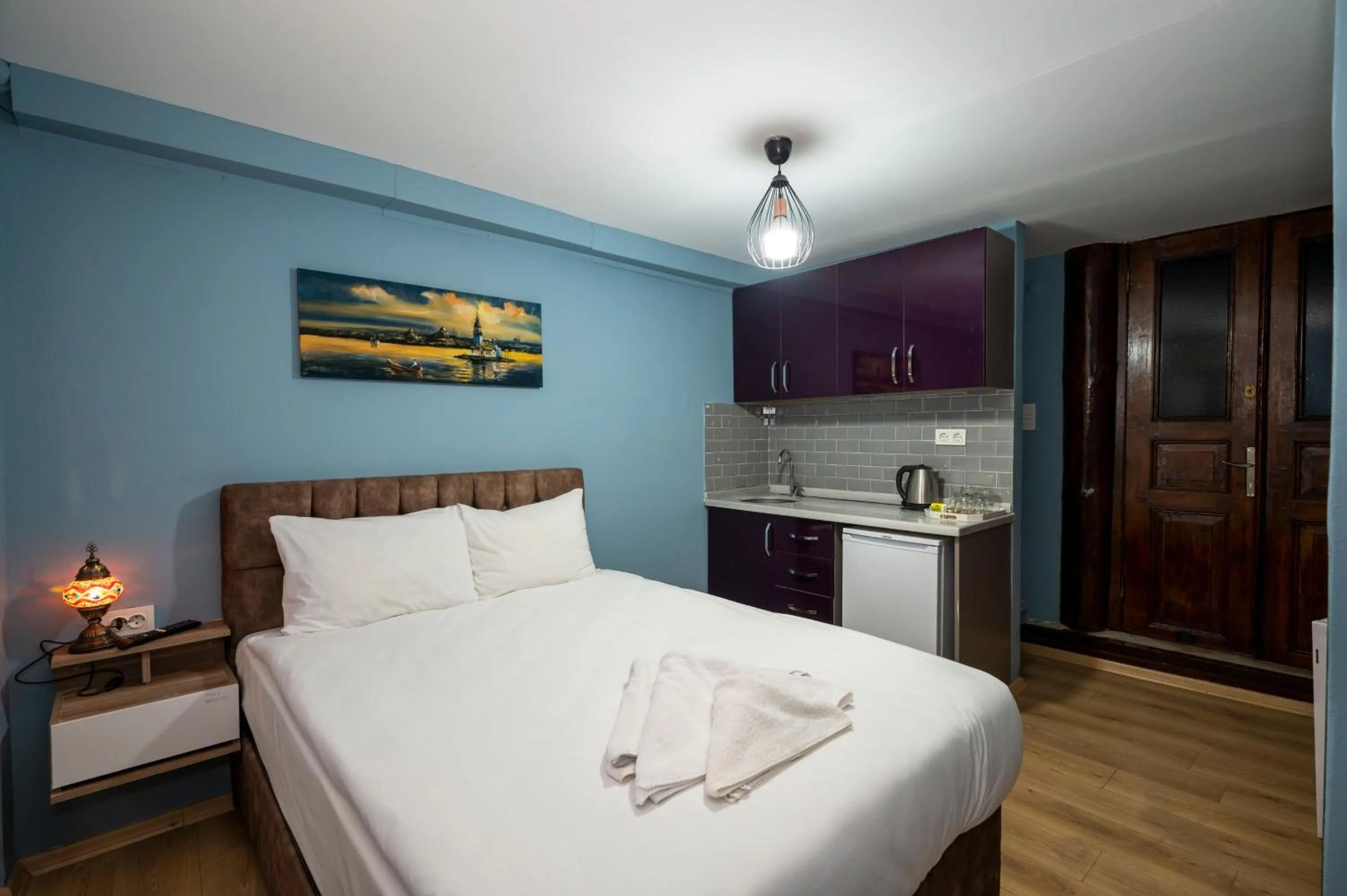 Kitchen or kitchenette, Bed in Taksim Antique Hotel