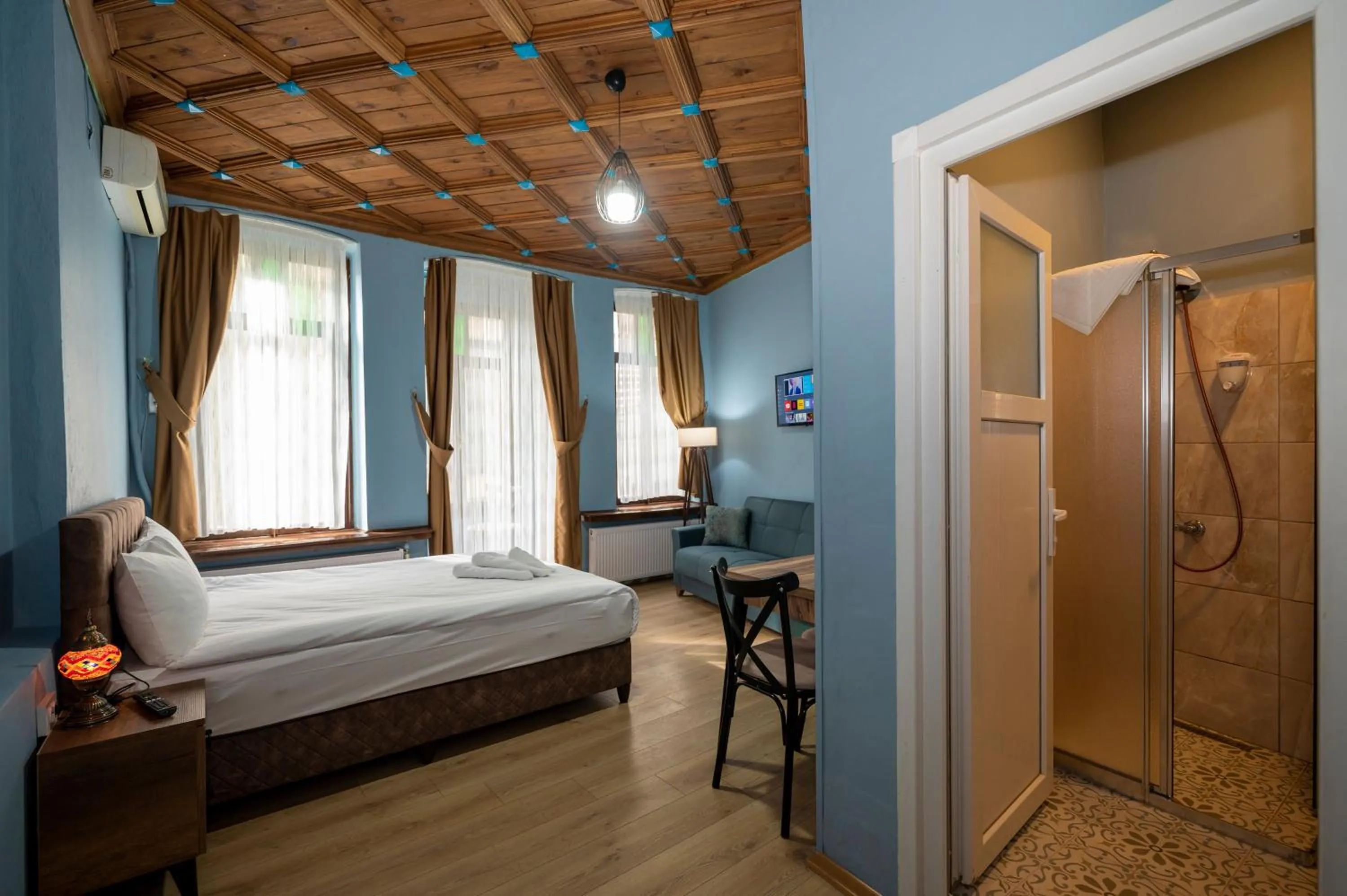 Bed in Taksim Antique Hotel