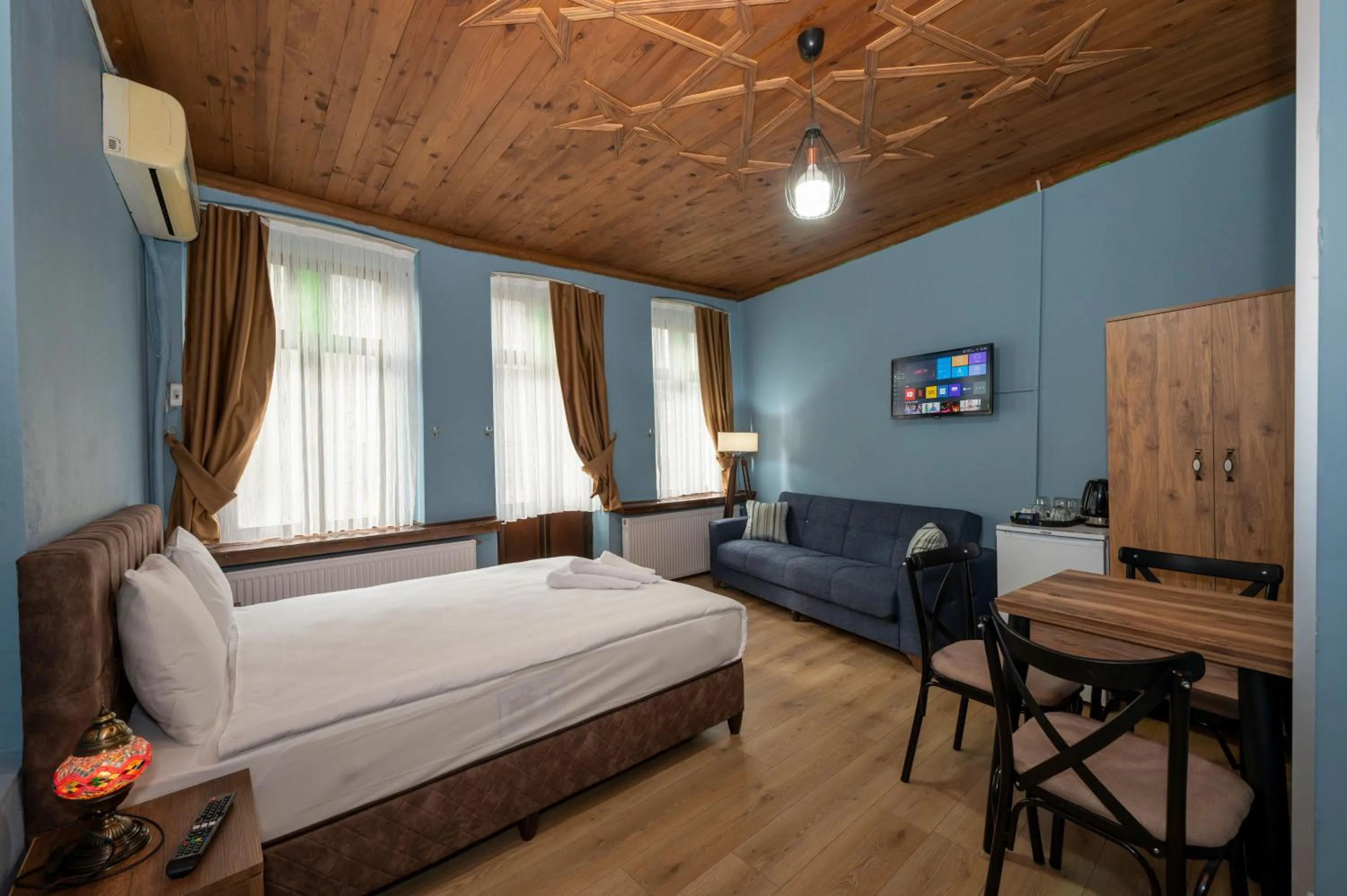 Bed in Taksim Antique Hotel