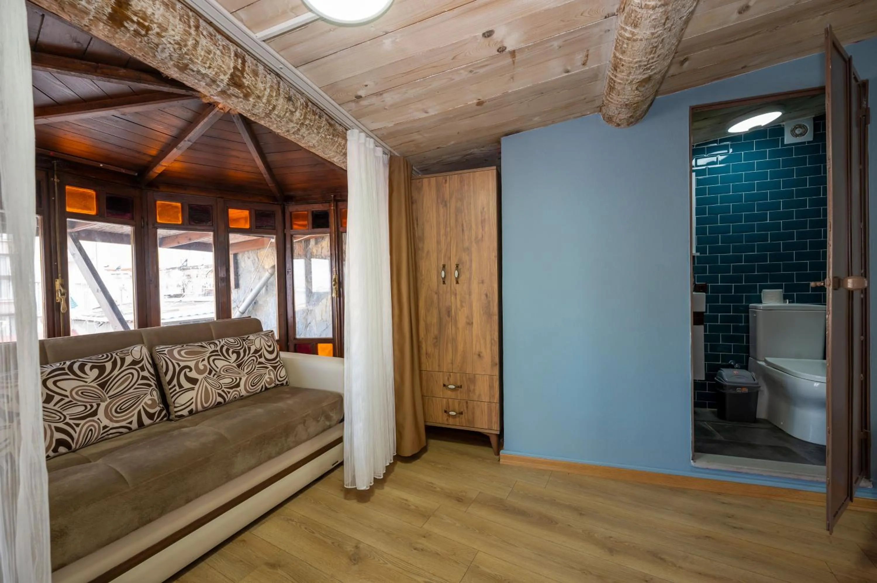 Toilet in Taksim Antique Hotel