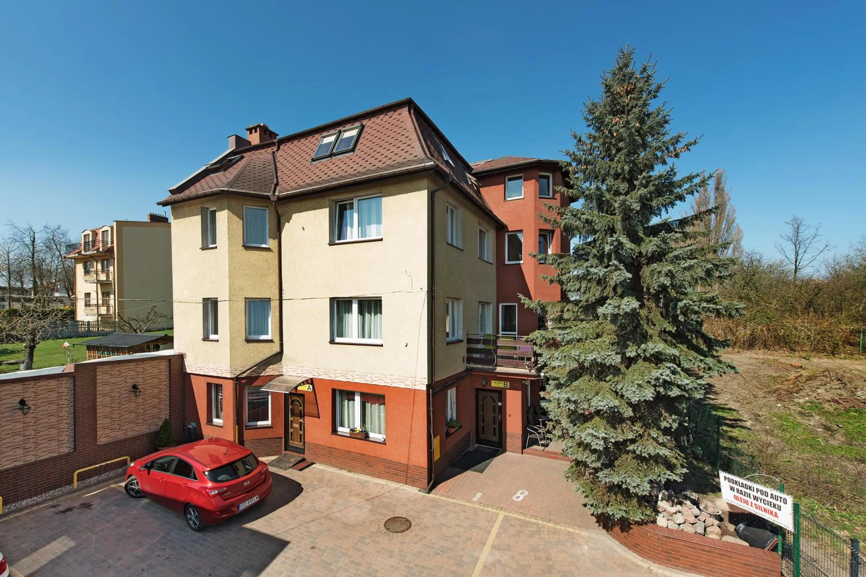 Facade/entrance in Abak