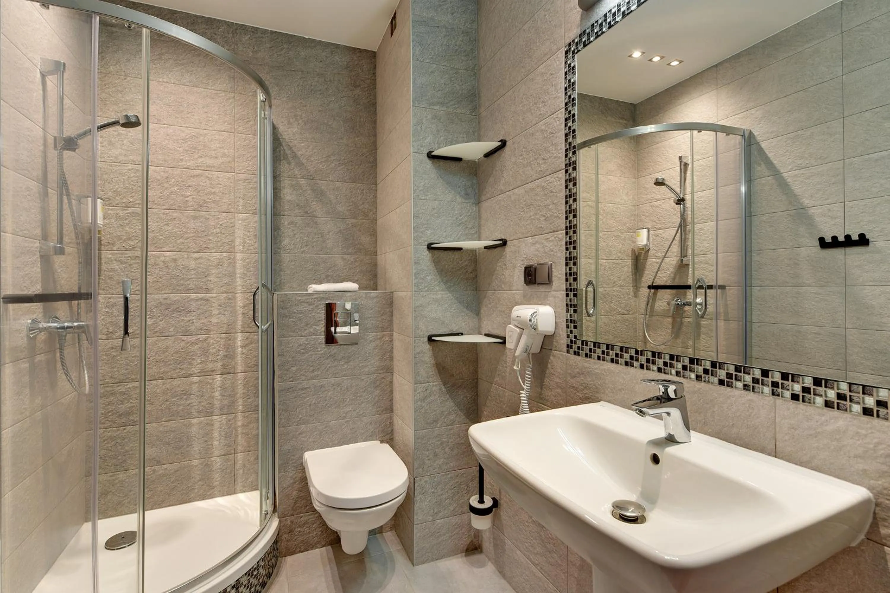 Photo of the whole room in Abak