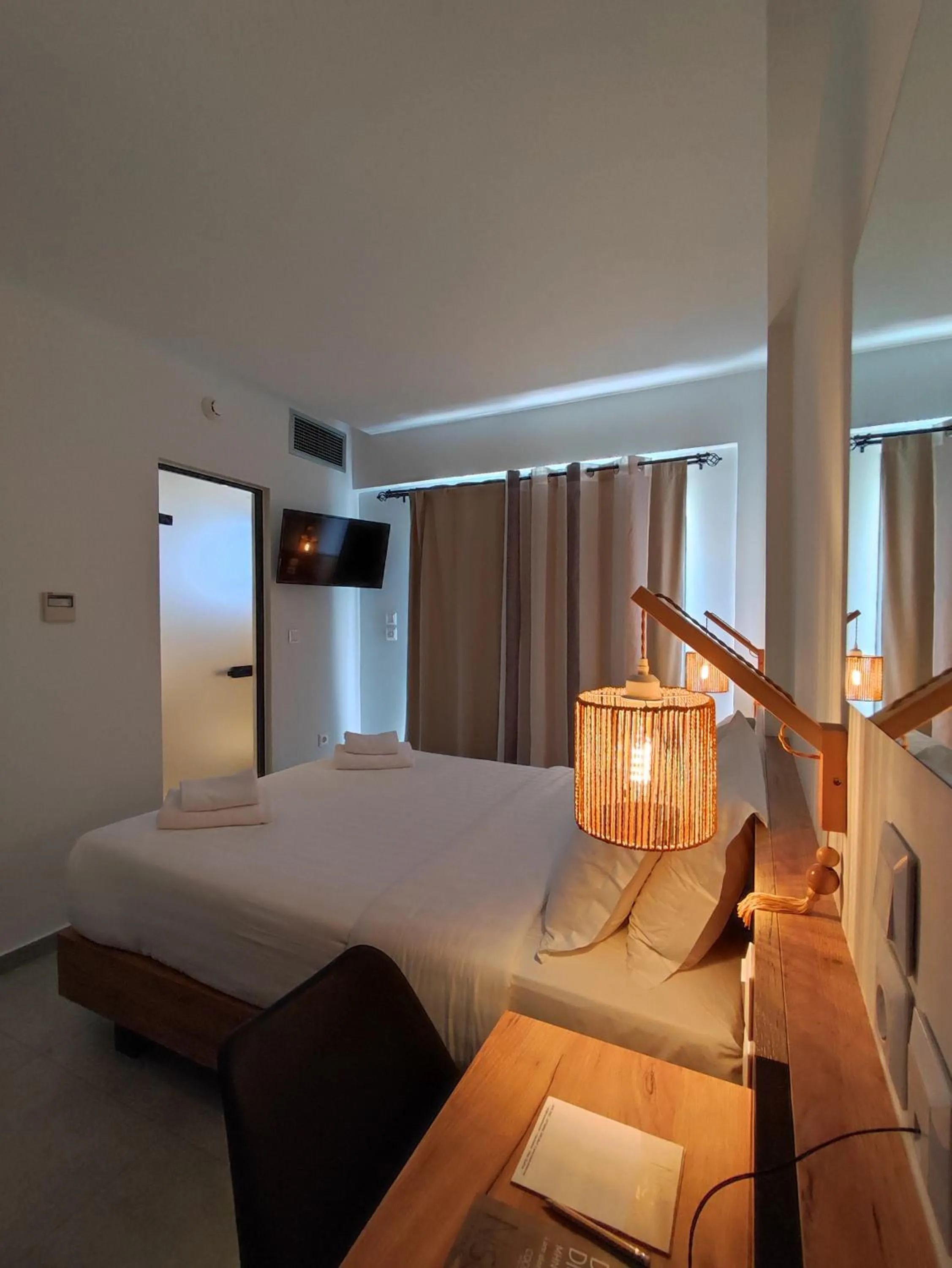 Bed in Niso Skiathos