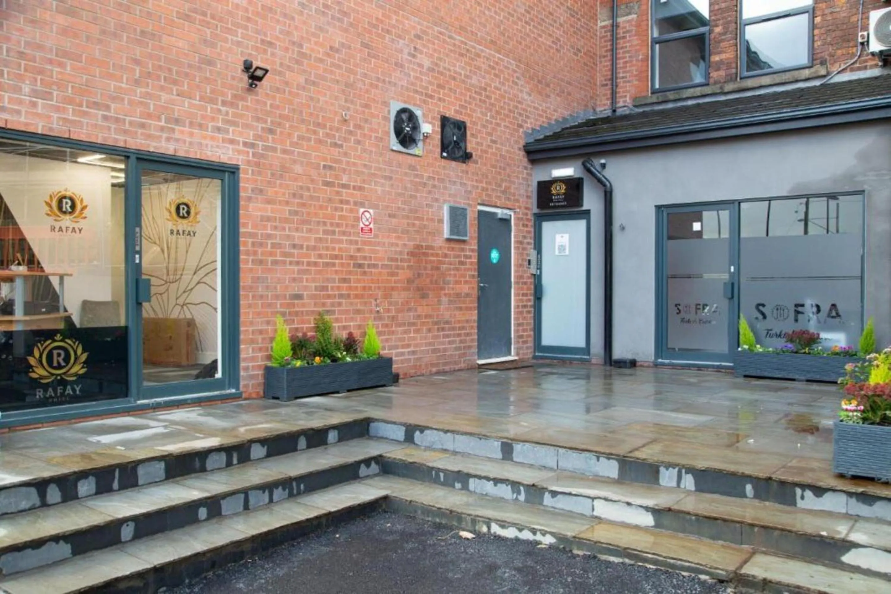 Facade/entrance in Hotel Rafay