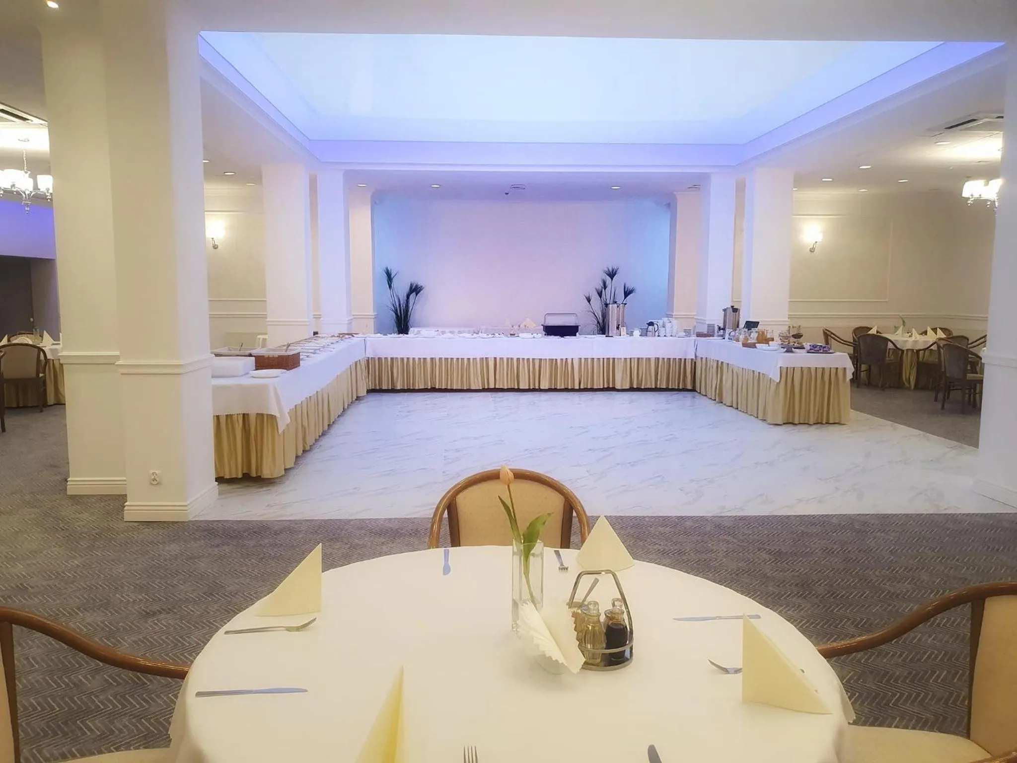 Restaurant/places to eat in Hotel Gromada Arka Lux